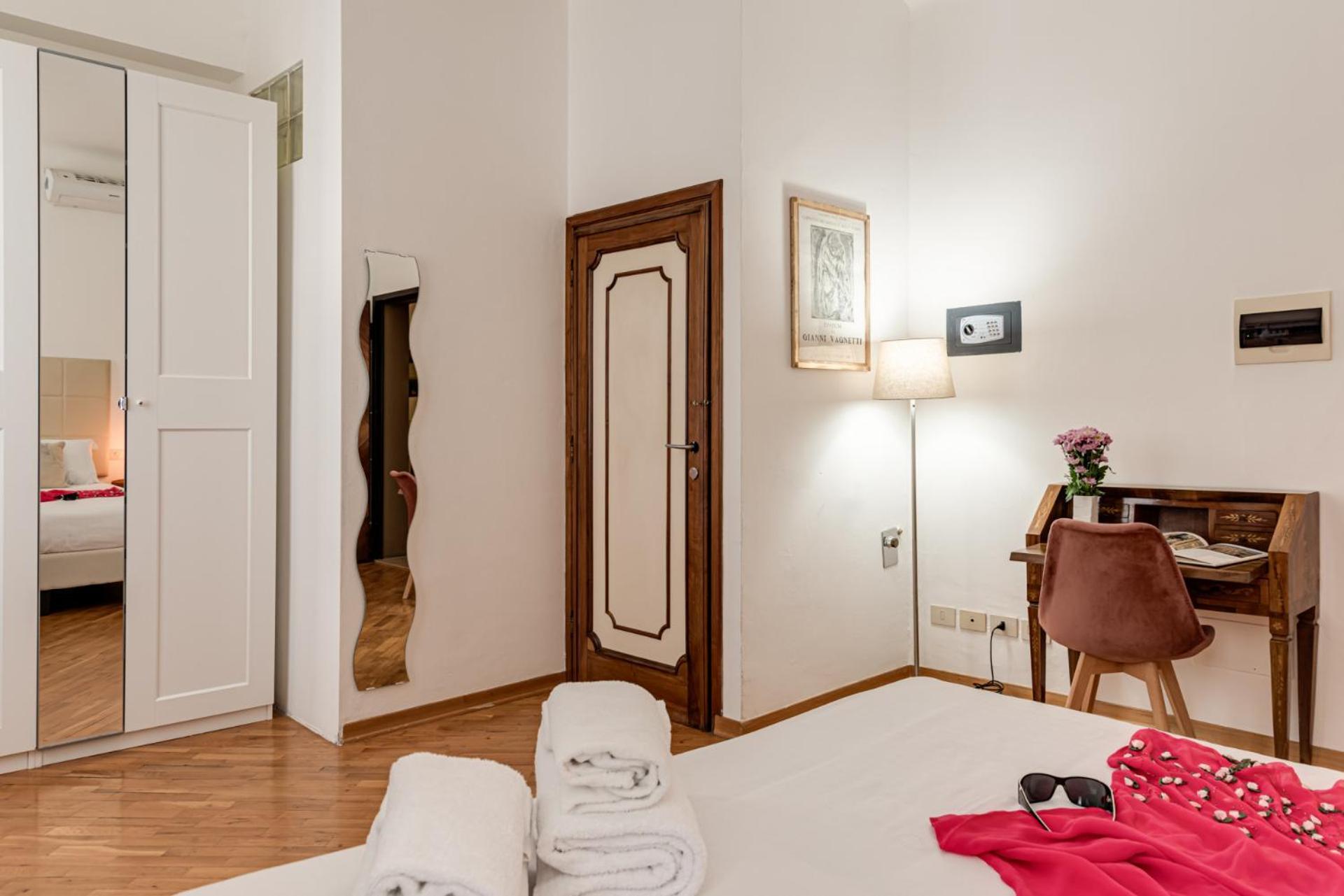 Leonardino - Sweet Dreams In Apartment *