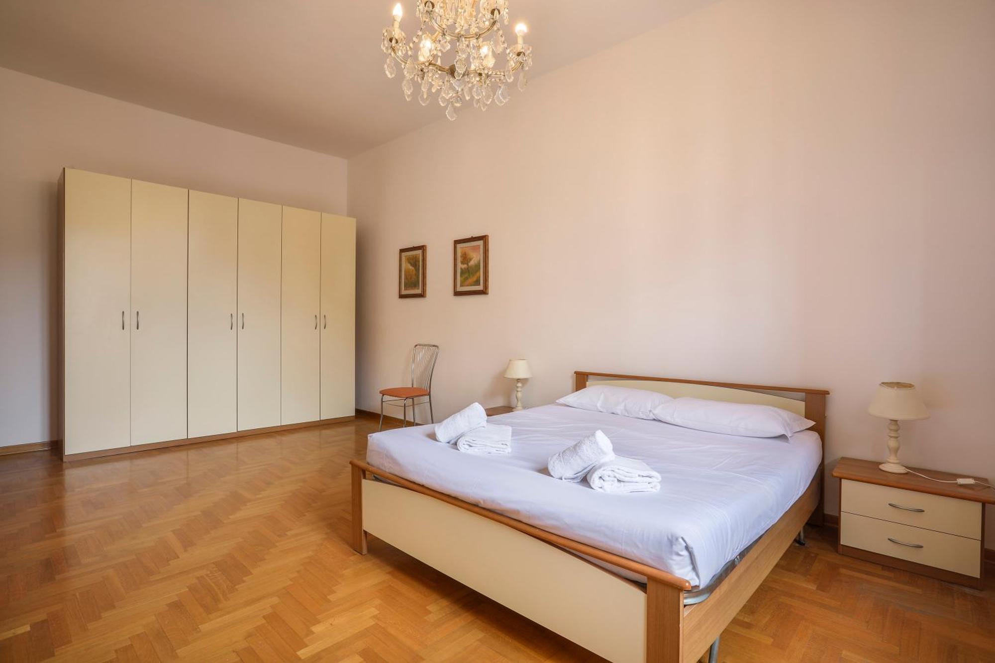 Spacious 3 Bedroom Apartment Florence