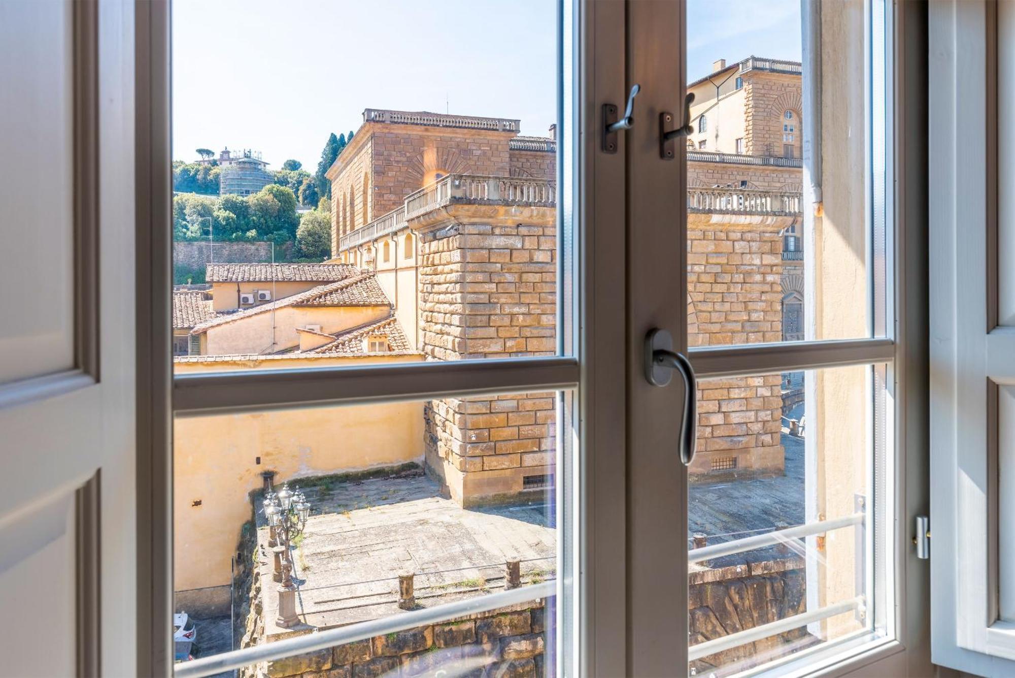 Genteel Piazza Pitti *