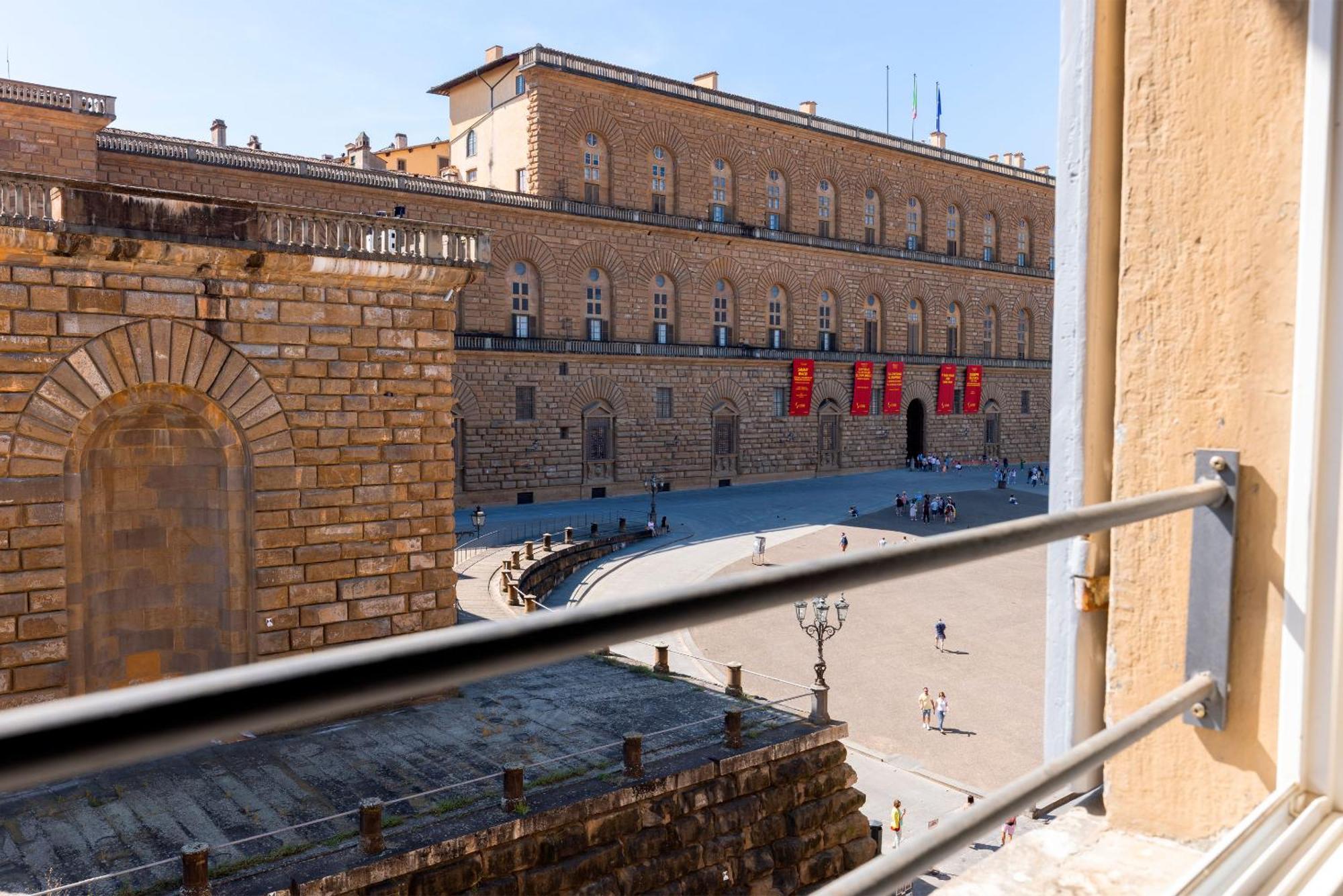 Genteel Piazza Pitti *