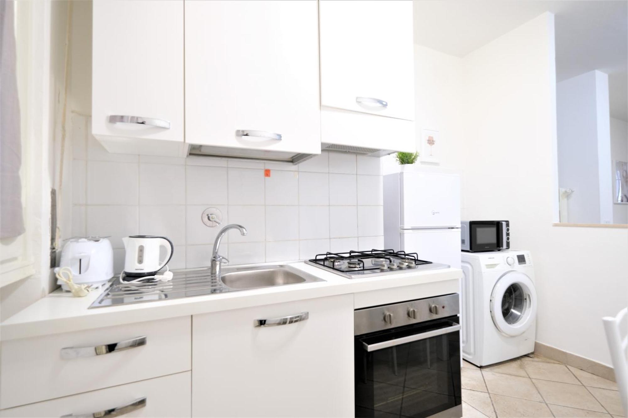 Wine Verdicchio Apartment Florence