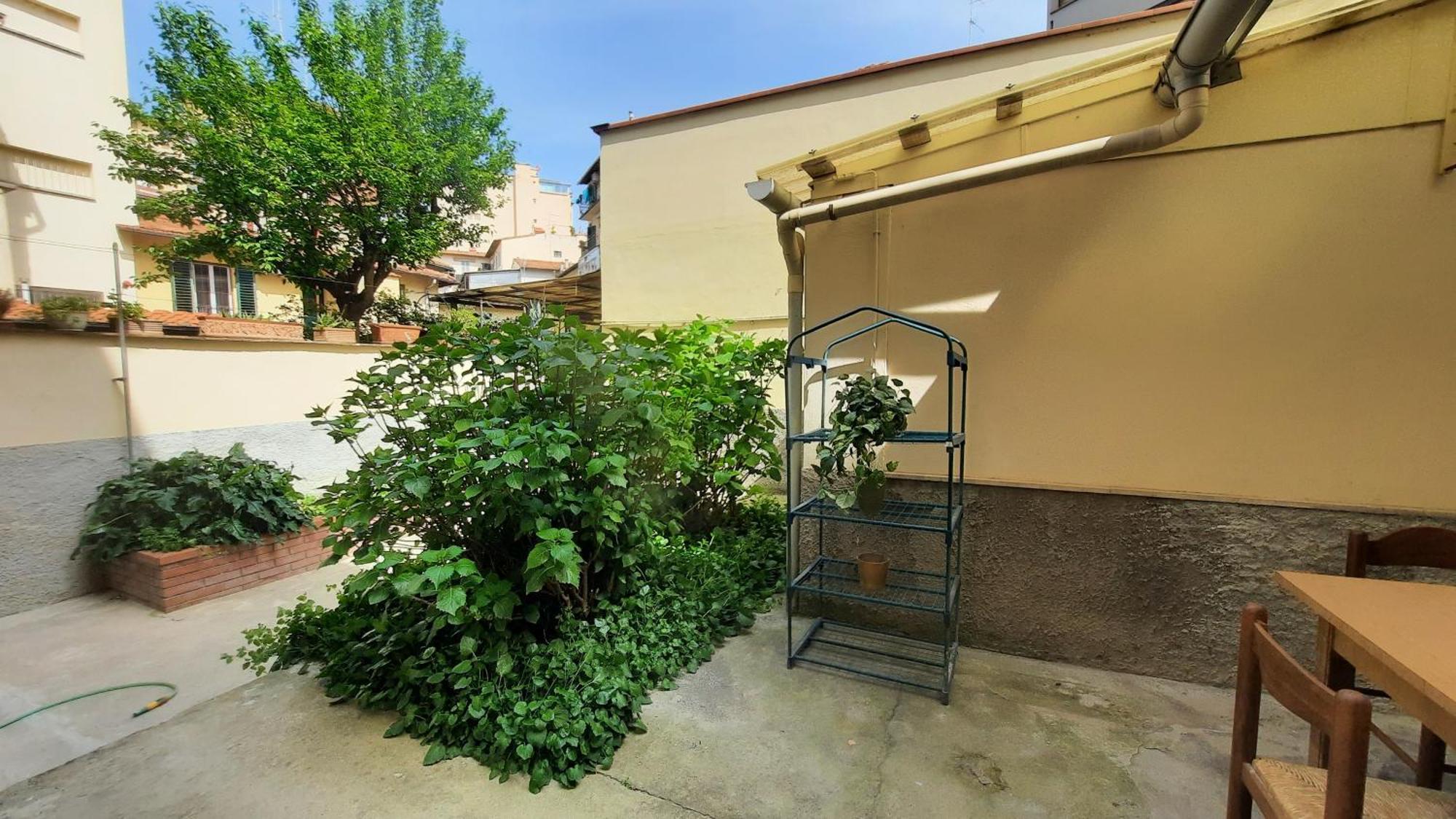 Garden House : A Un Paso Dal Centro Storico Apartment *