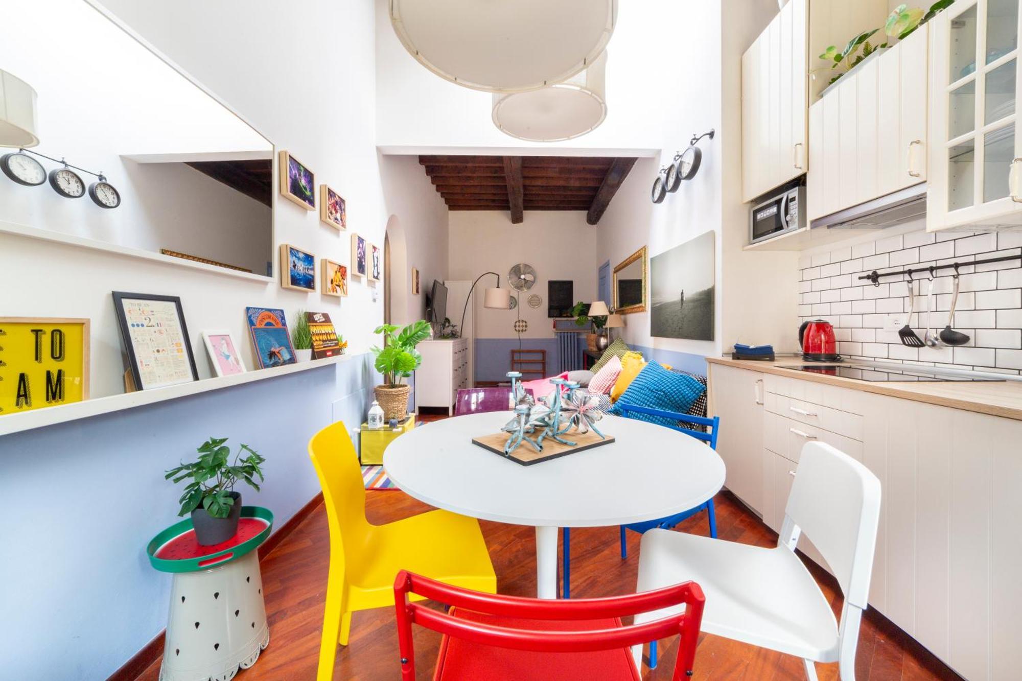 Downtown Colourful Flat Close To The Railway Florence