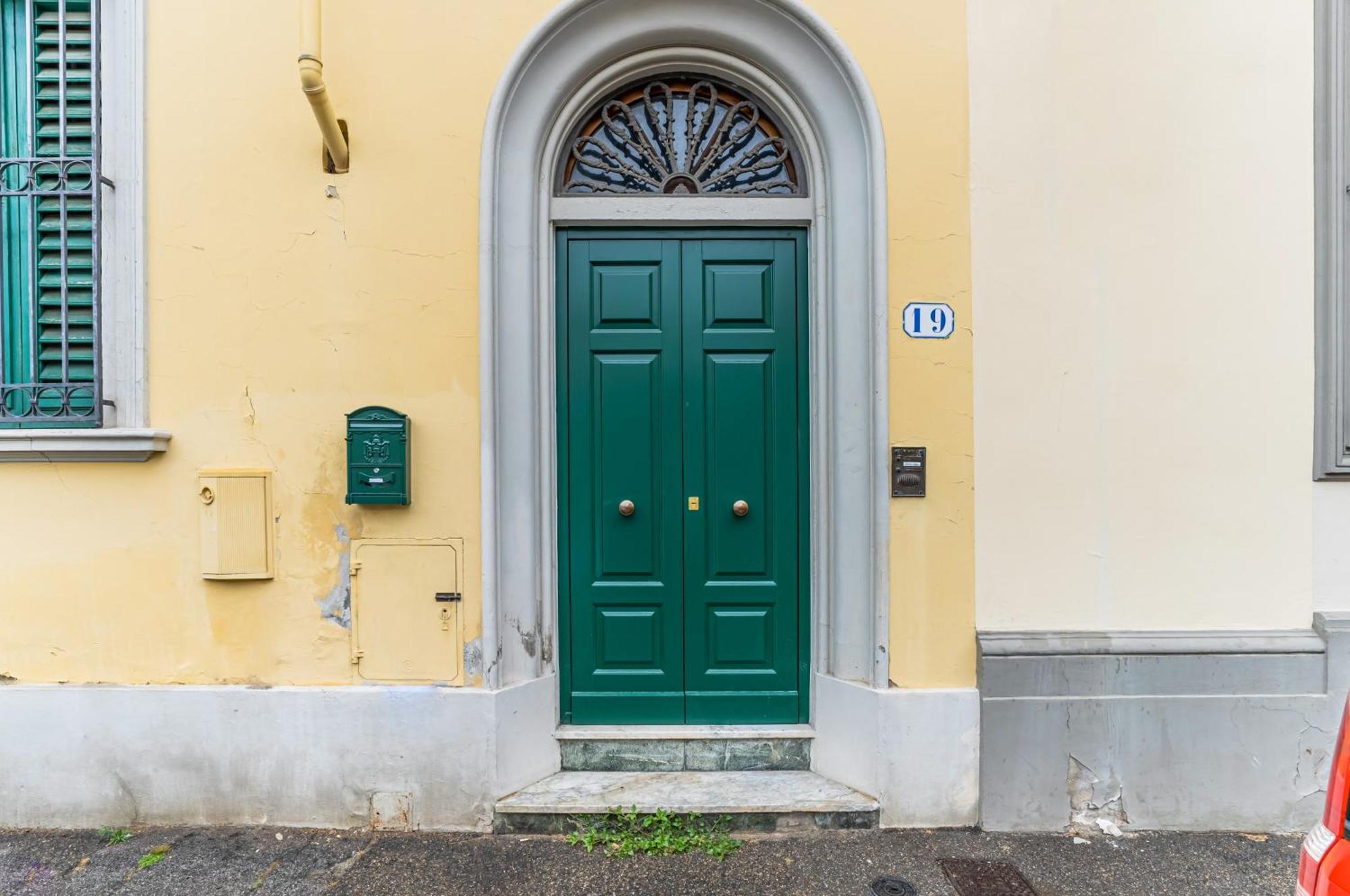 Bright With Private Garden And Balcony Apartment Florence
