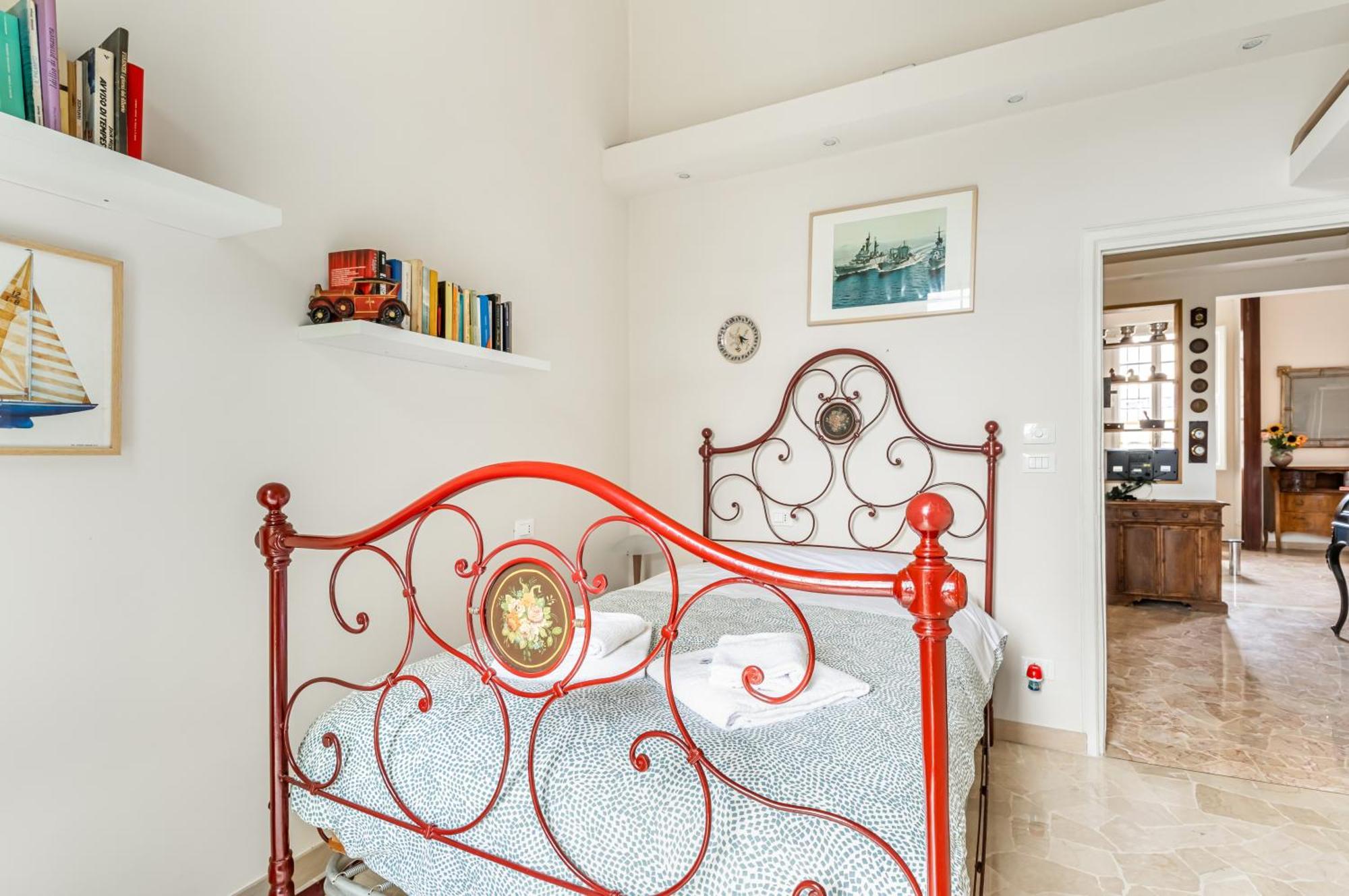 Apartment Bright With Private Garden And Balcony *