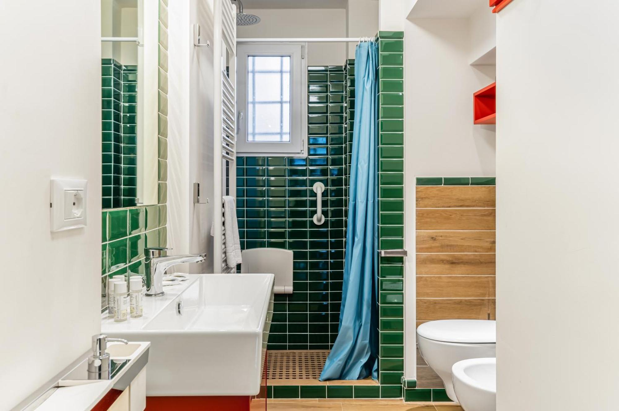Bright With Private Garden And Balcony Apartment