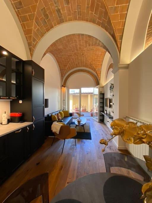 Chic Retreat Gem * Florence