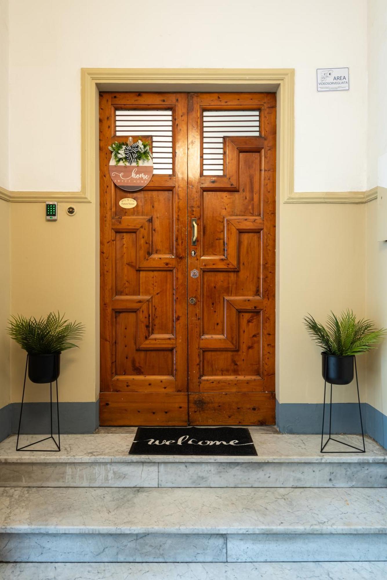 Elegante Con Giardino Privato, Jacuzzi Nel Cuore Di Apartment