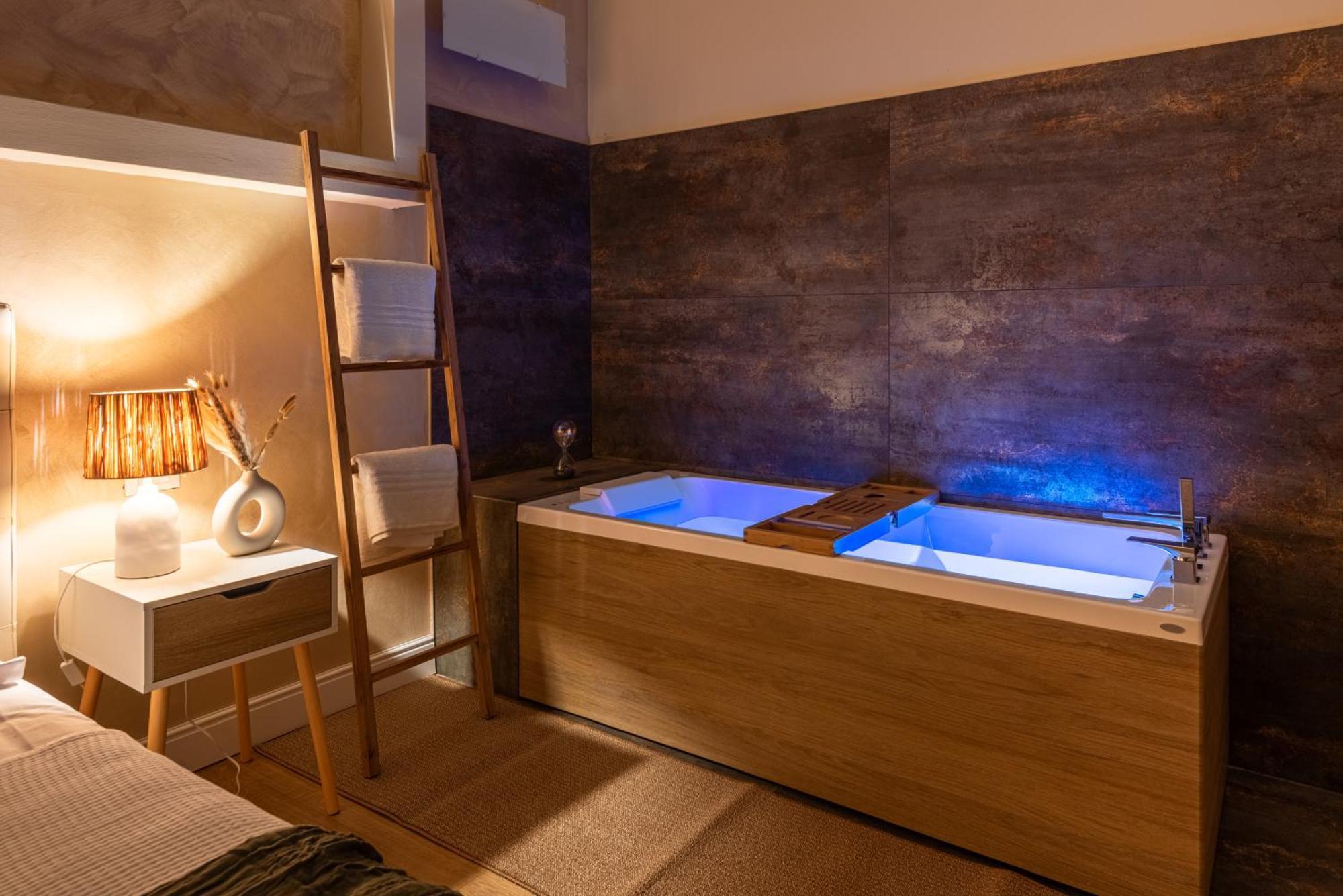 Apartment Elegante Con Giardino Privato, Jacuzzi Nel Cuore Di