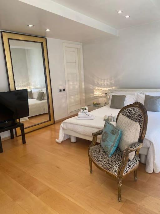 Ponte Vecchio Luxury Apartment