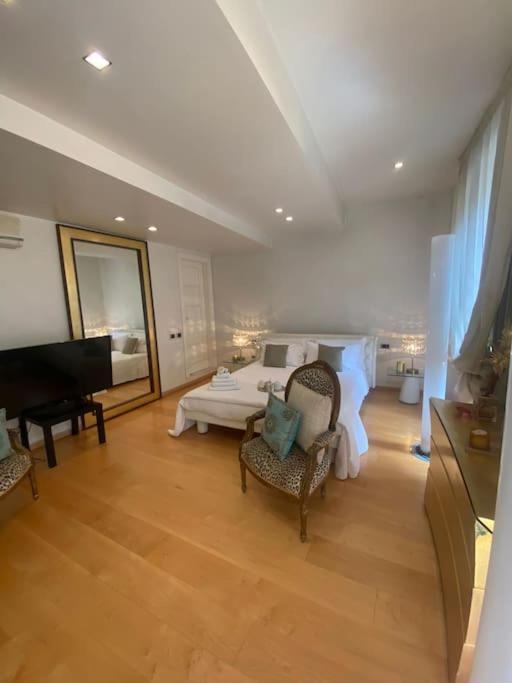 Apartment Ponte Vecchio Luxury Florence