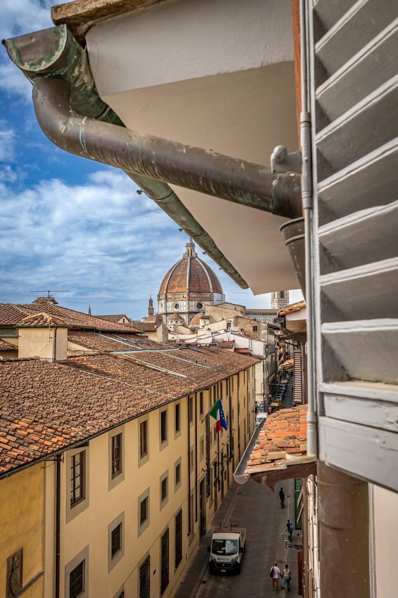 Yd Stunning Terrace On The Accademia