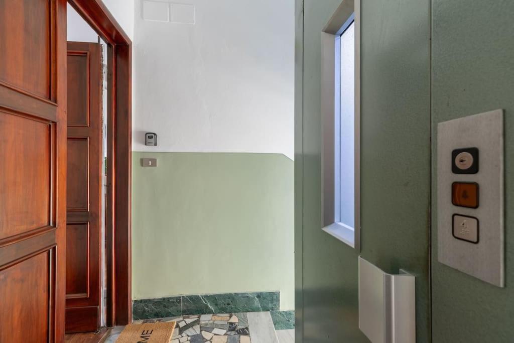 Santa Maria Novella Large Apartment Florence