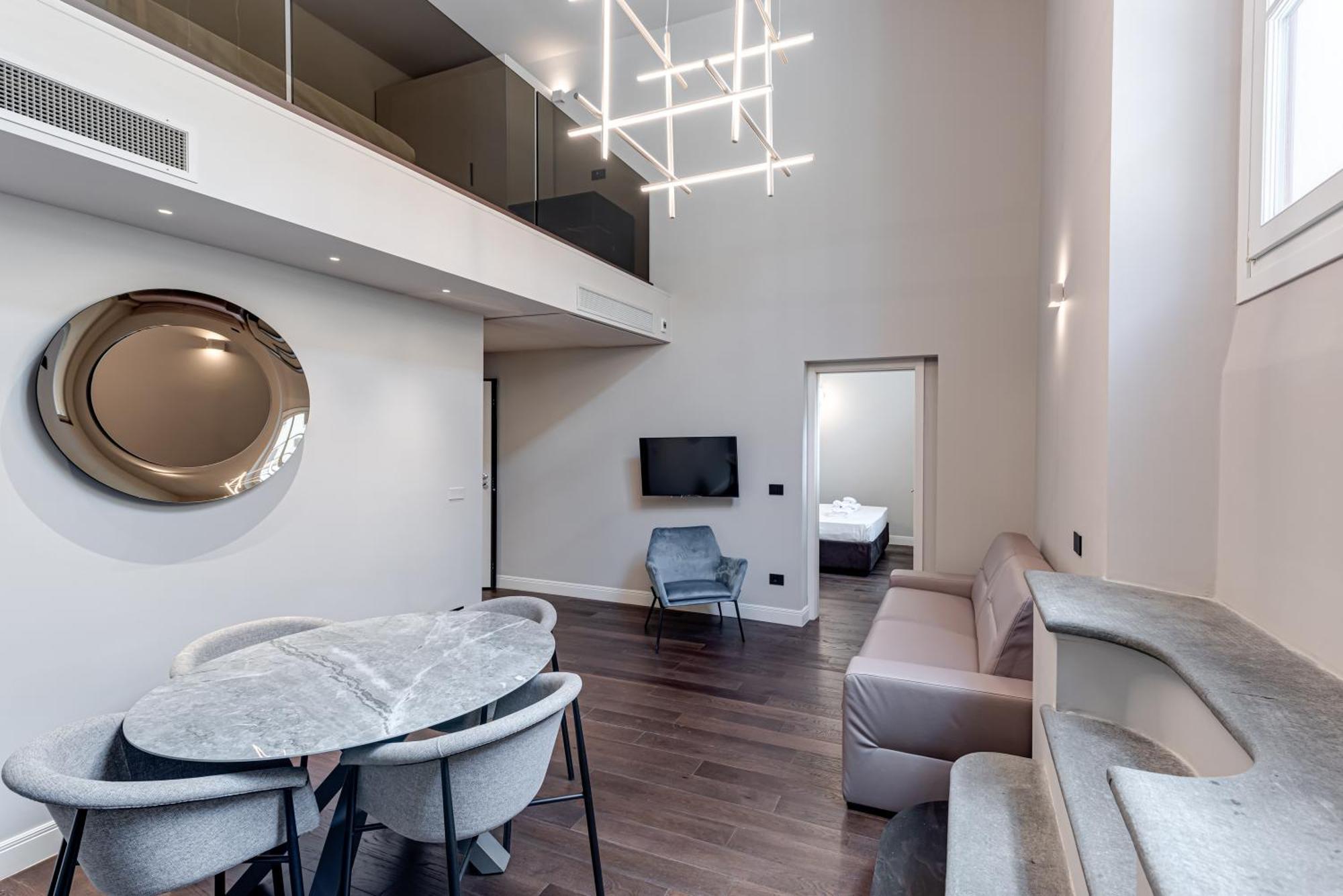 Deluxe Flat In Center Apartment *