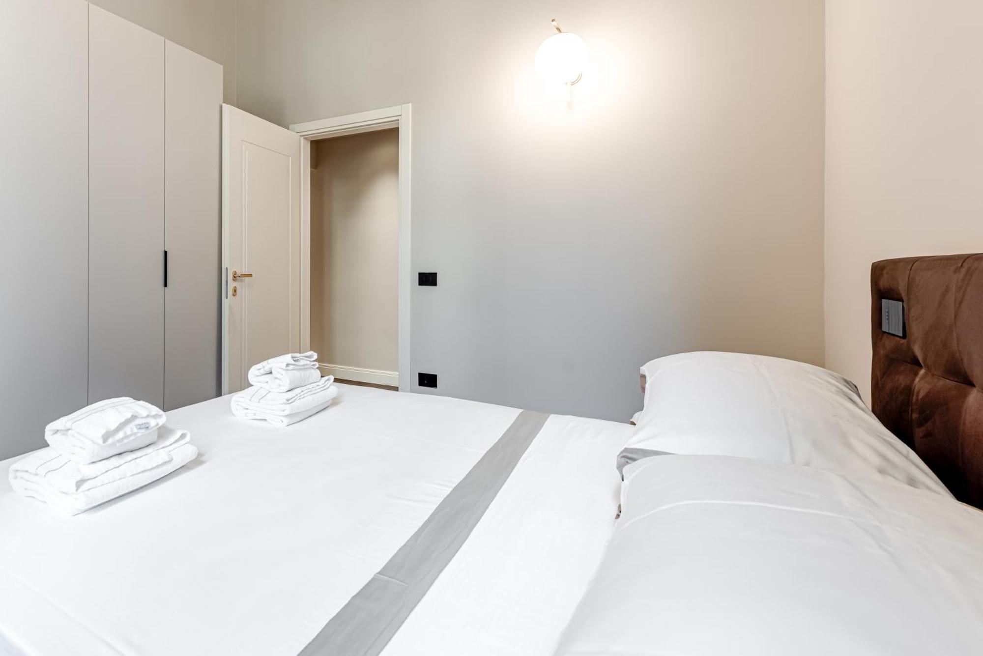 Deluxe Flat In Center Apartment *