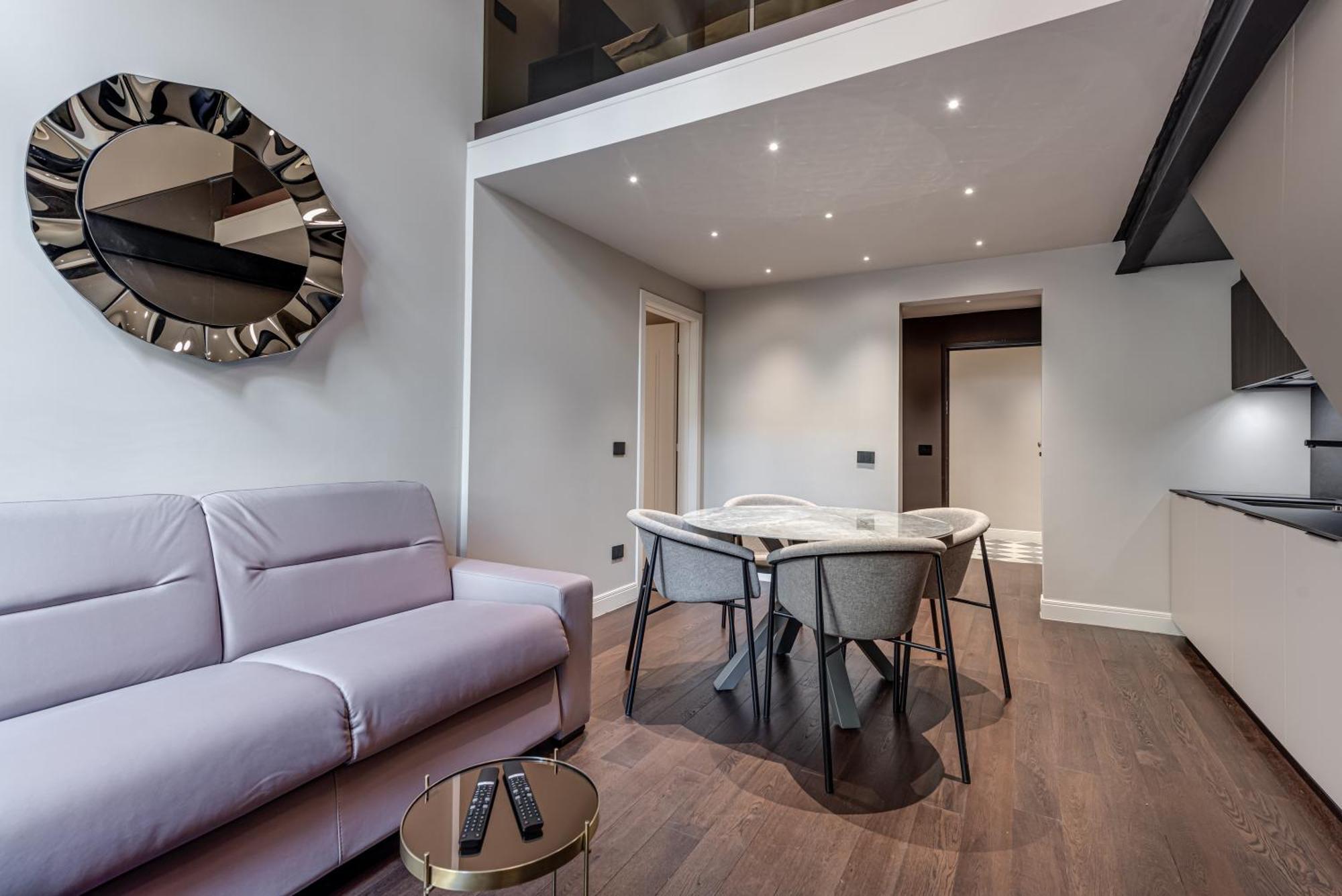 Deluxe Flat In Center Apartment