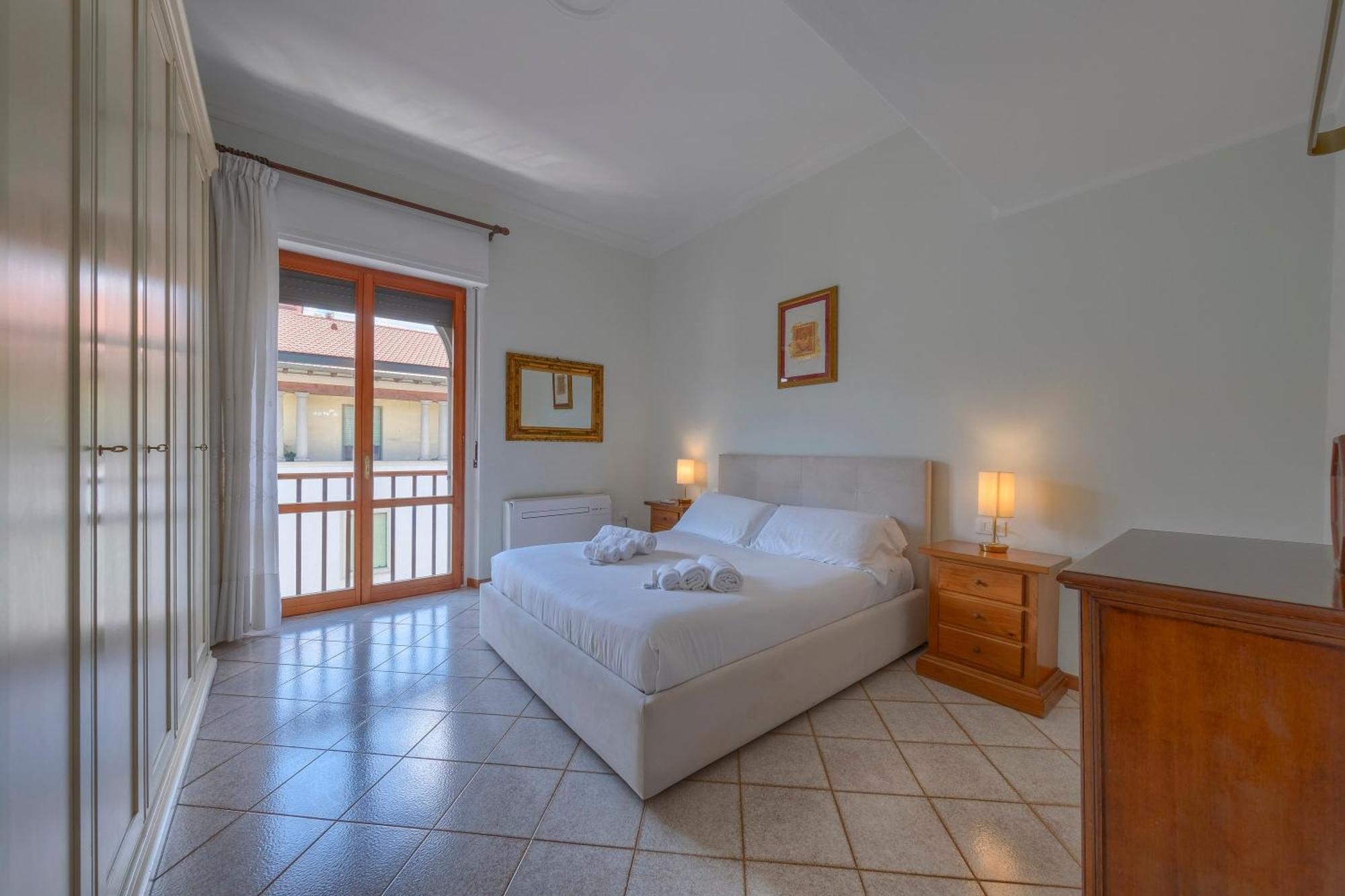Romantic - Charm Ed Eleganza Nel Cuore Di *