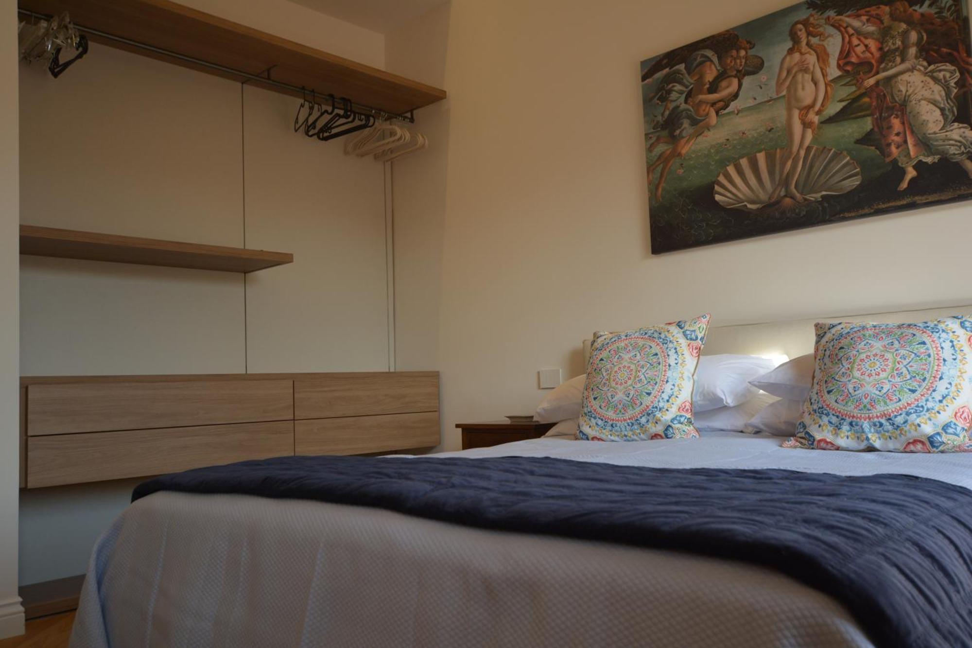 Servi Elegant With Terrace Apartment *
