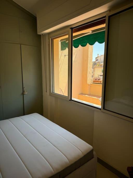 Friendly & Small 1-br With Beautiful Terrace Florence