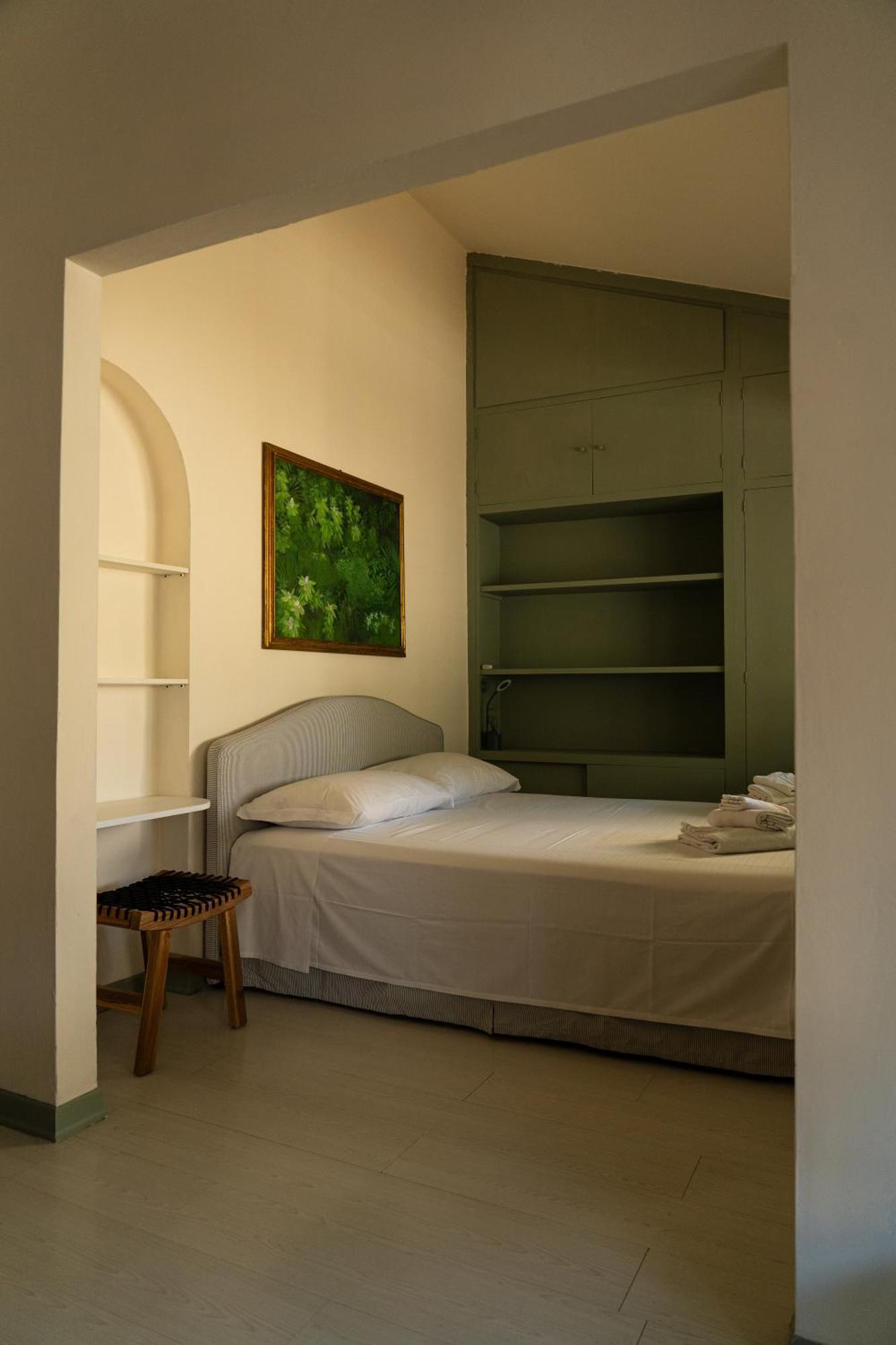 Apartment Friendly & Small 1-br With Beautiful Terrace *