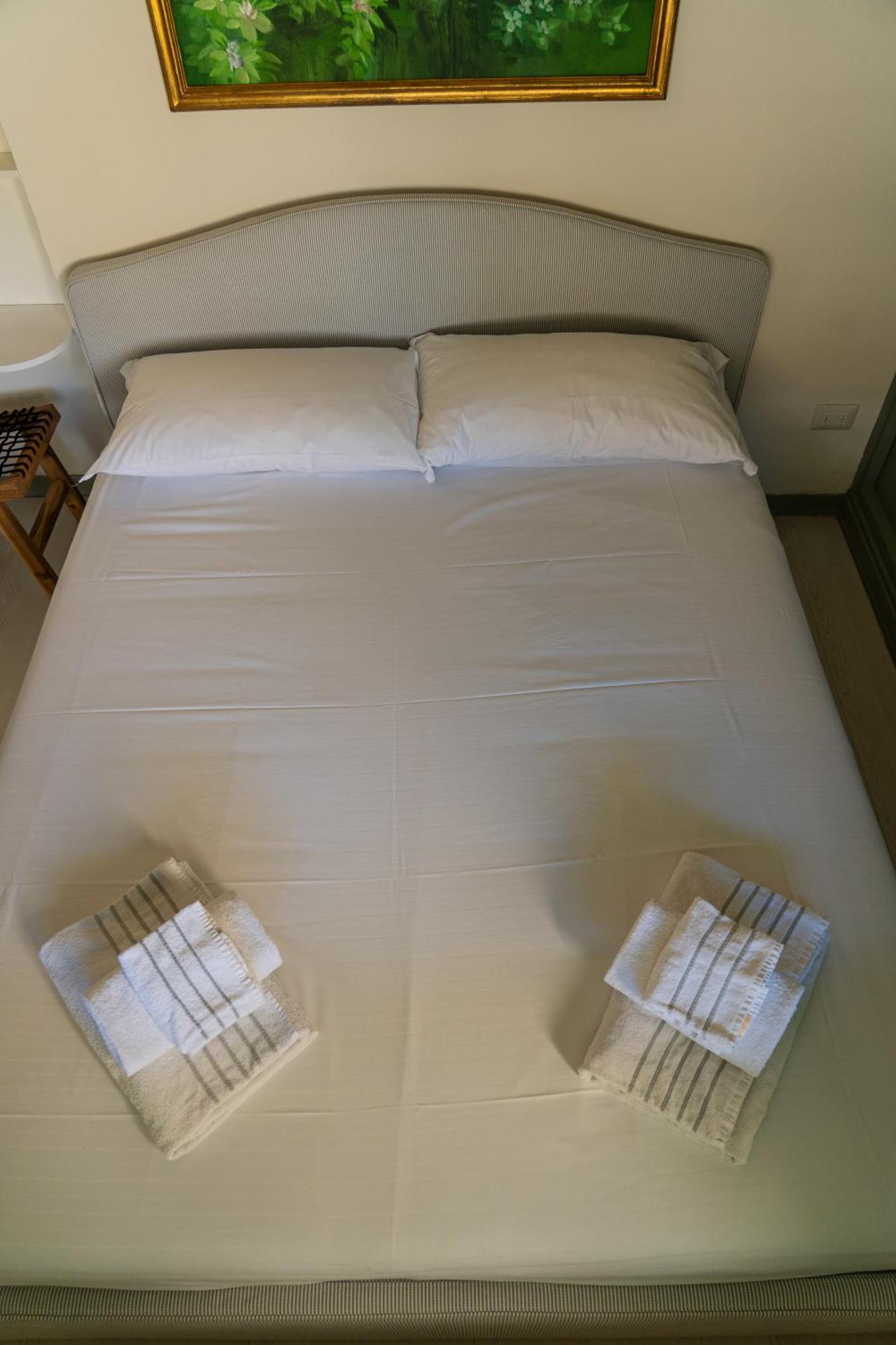 Friendly & Small 1-br With Beautiful Terrace Apartment *