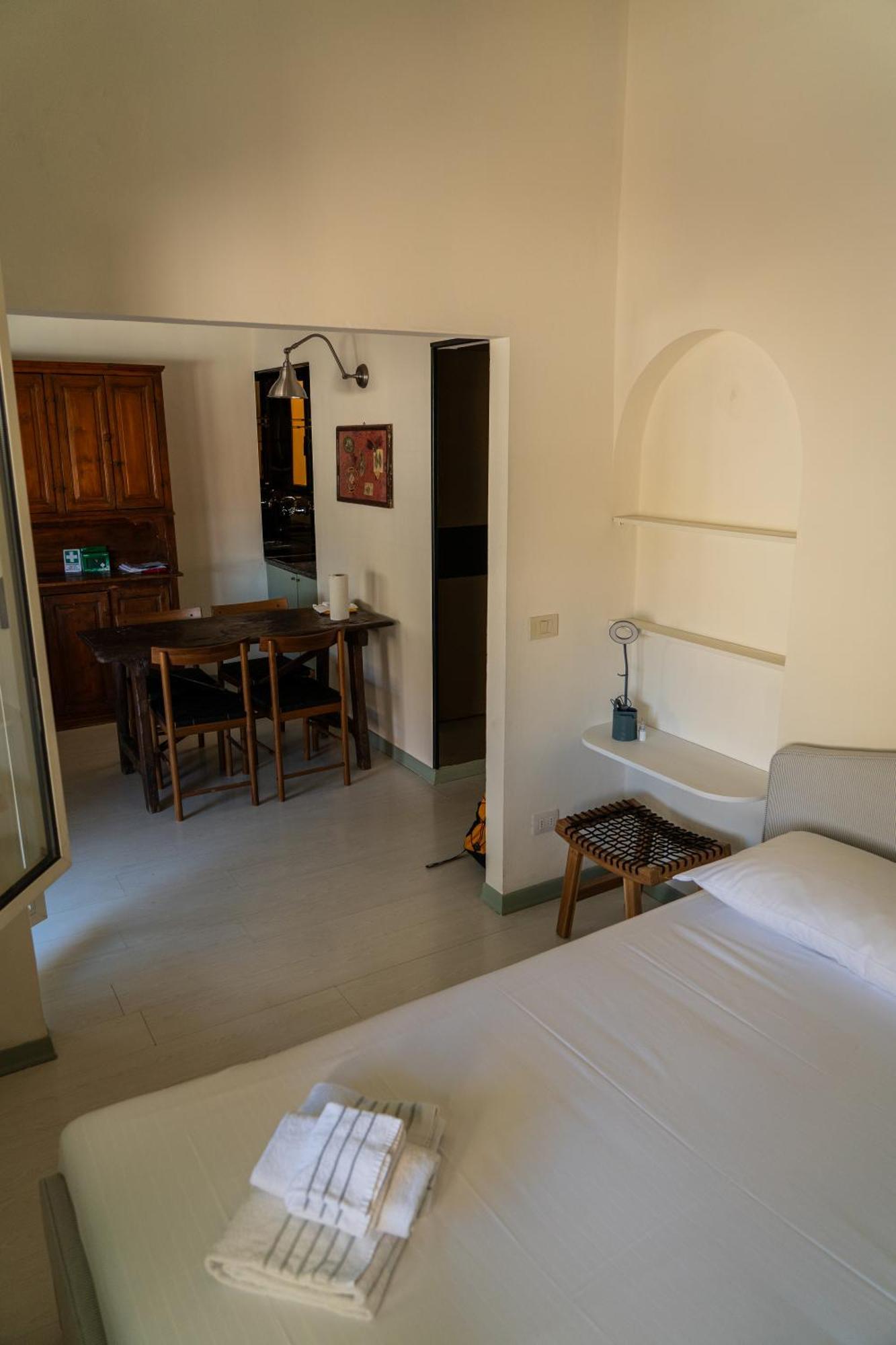 Friendly & Small 1-br With Beautiful Terrace