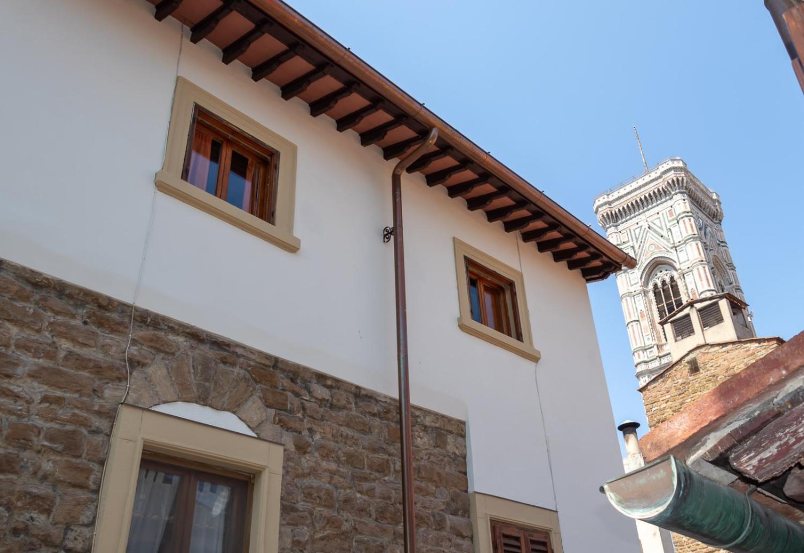 All'ombra Del Campanile Di Giotto