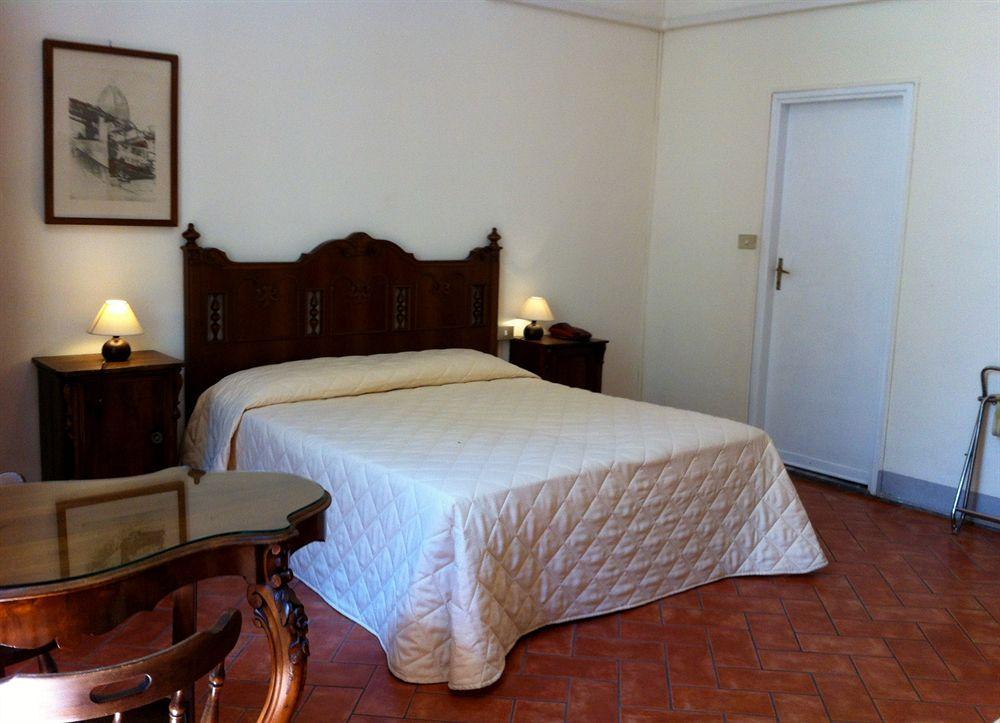 Crocini Hotel