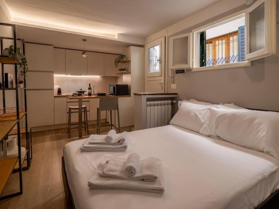 Tuscan Tempo Elegant Escape Near Pontevecchio Apartment