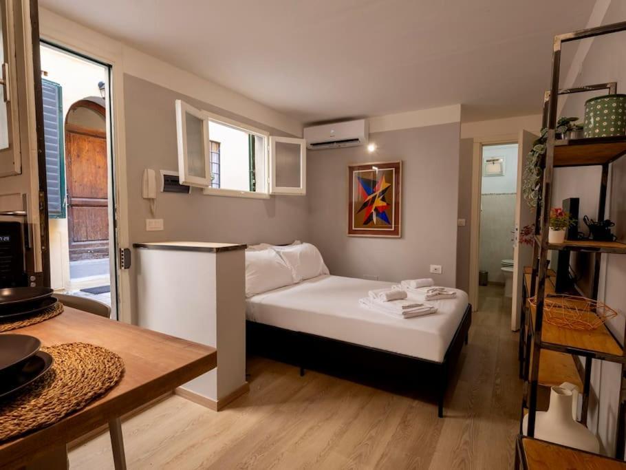 Tuscan Tempo Elegant Escape Near Pontevecchio Apartment