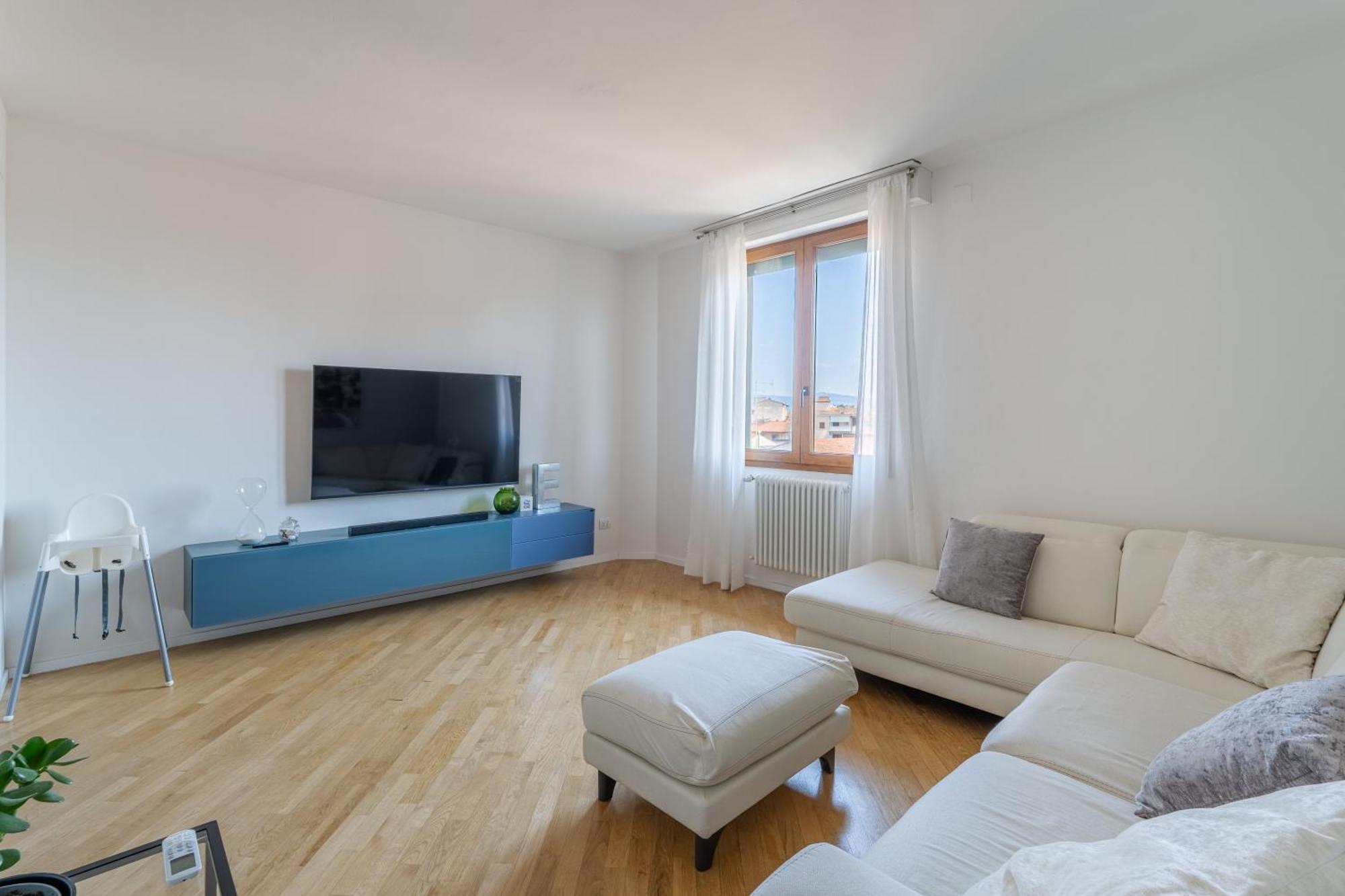 Appartamento Moderno Quadrilocale, Ultimo Piano *