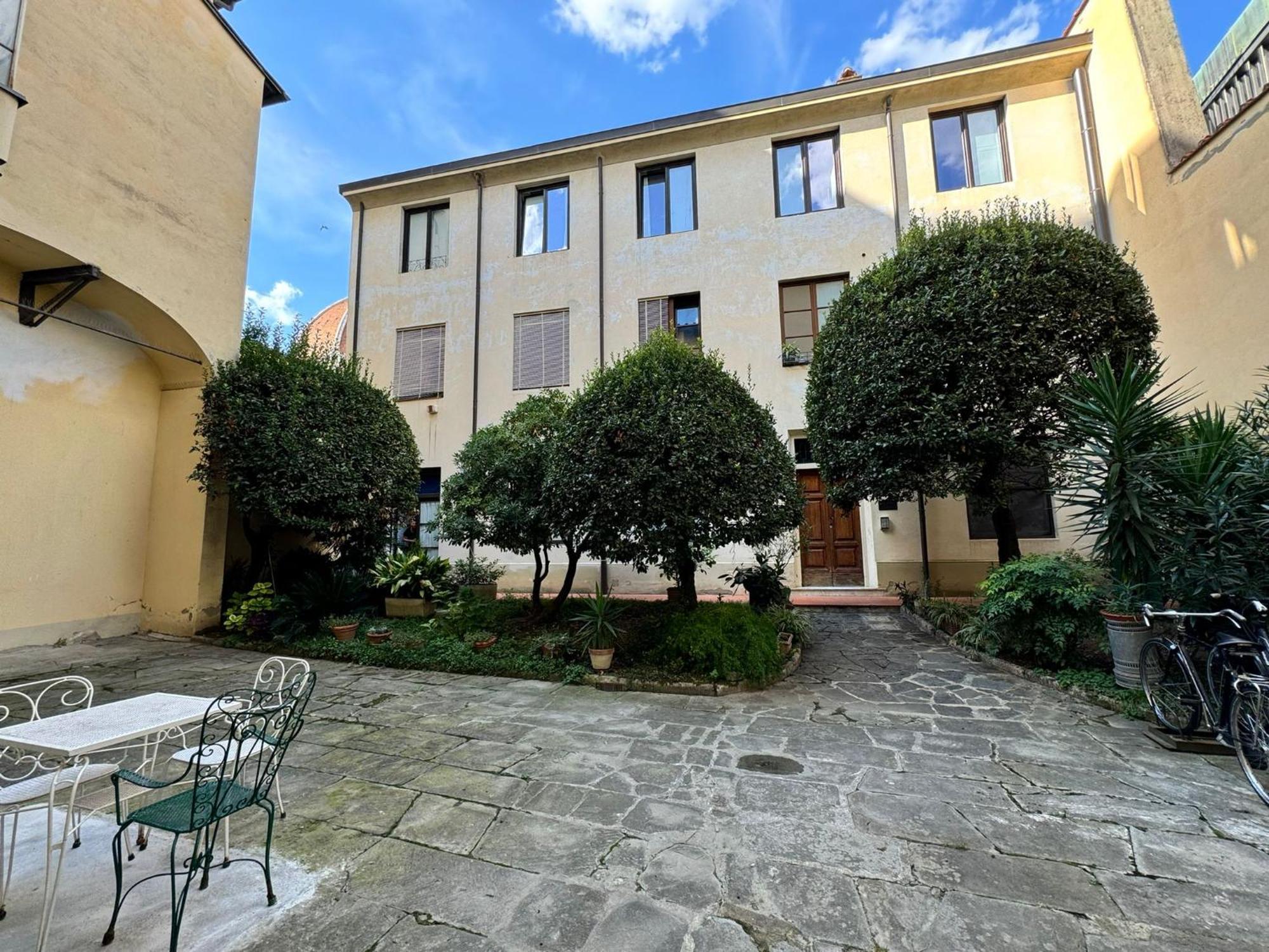 Albizi Nest Apartment *