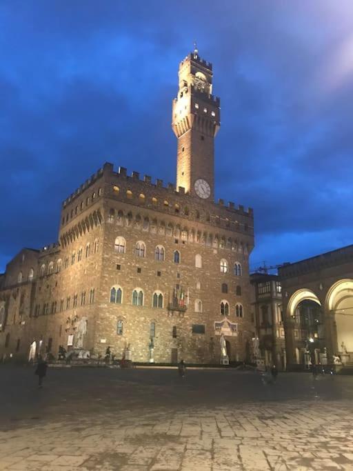 Elegant Market Smn Station Duomo