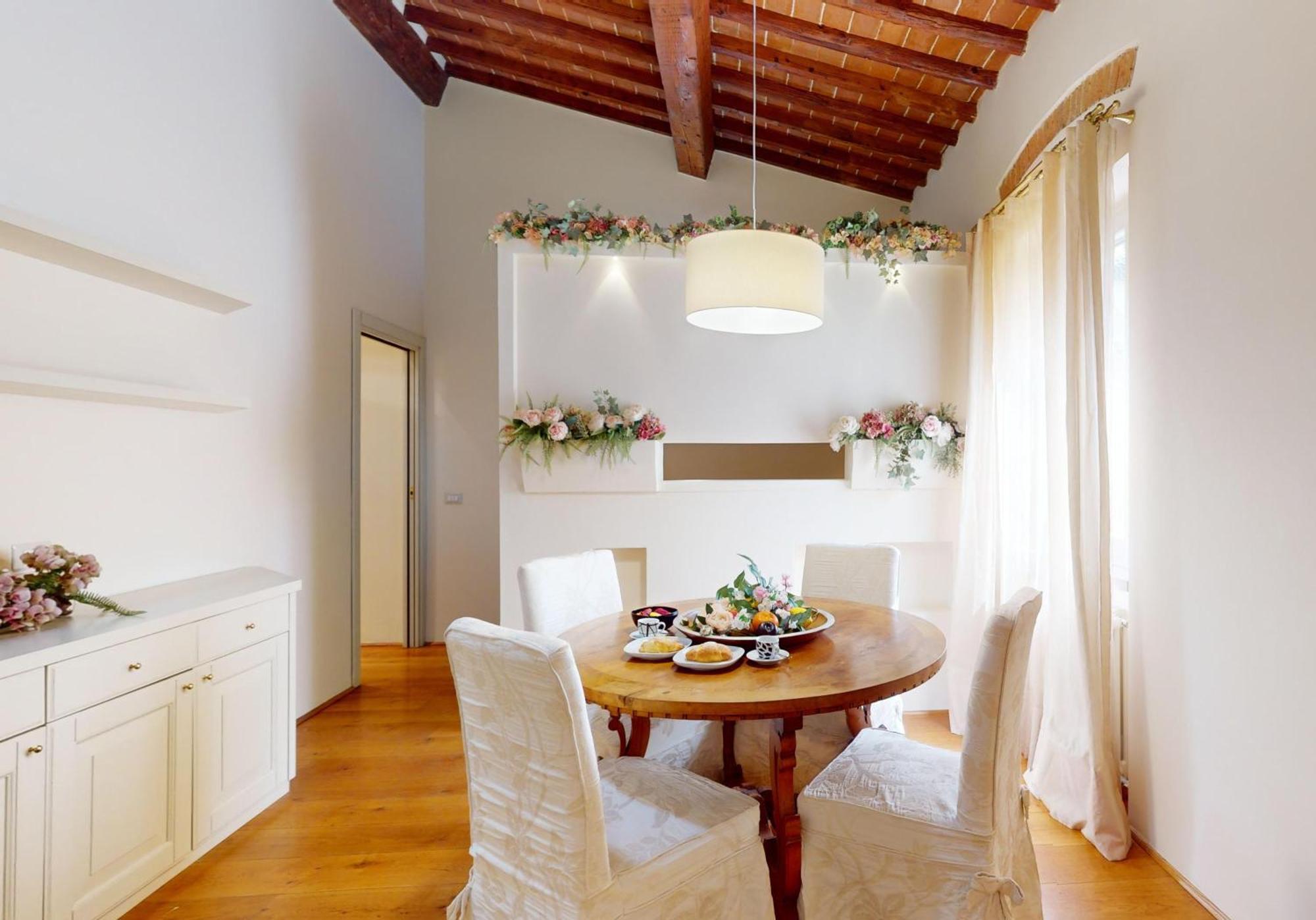 Double View Apartment *