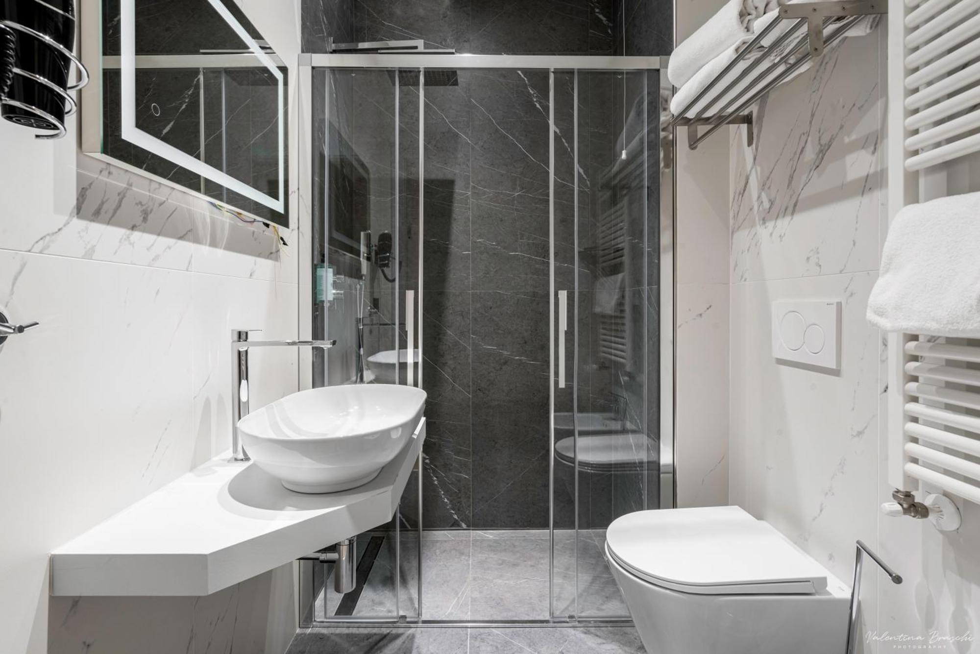 Adamas Hotel 3*