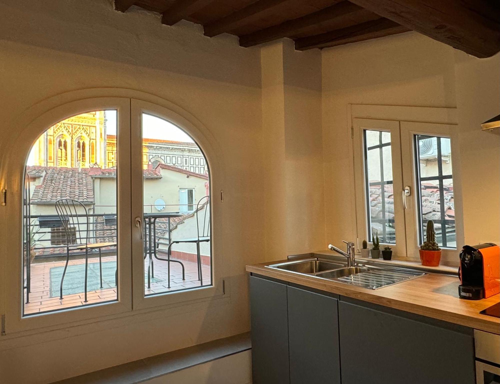 Rebecca Duomo View With Terrace Apartment Florence