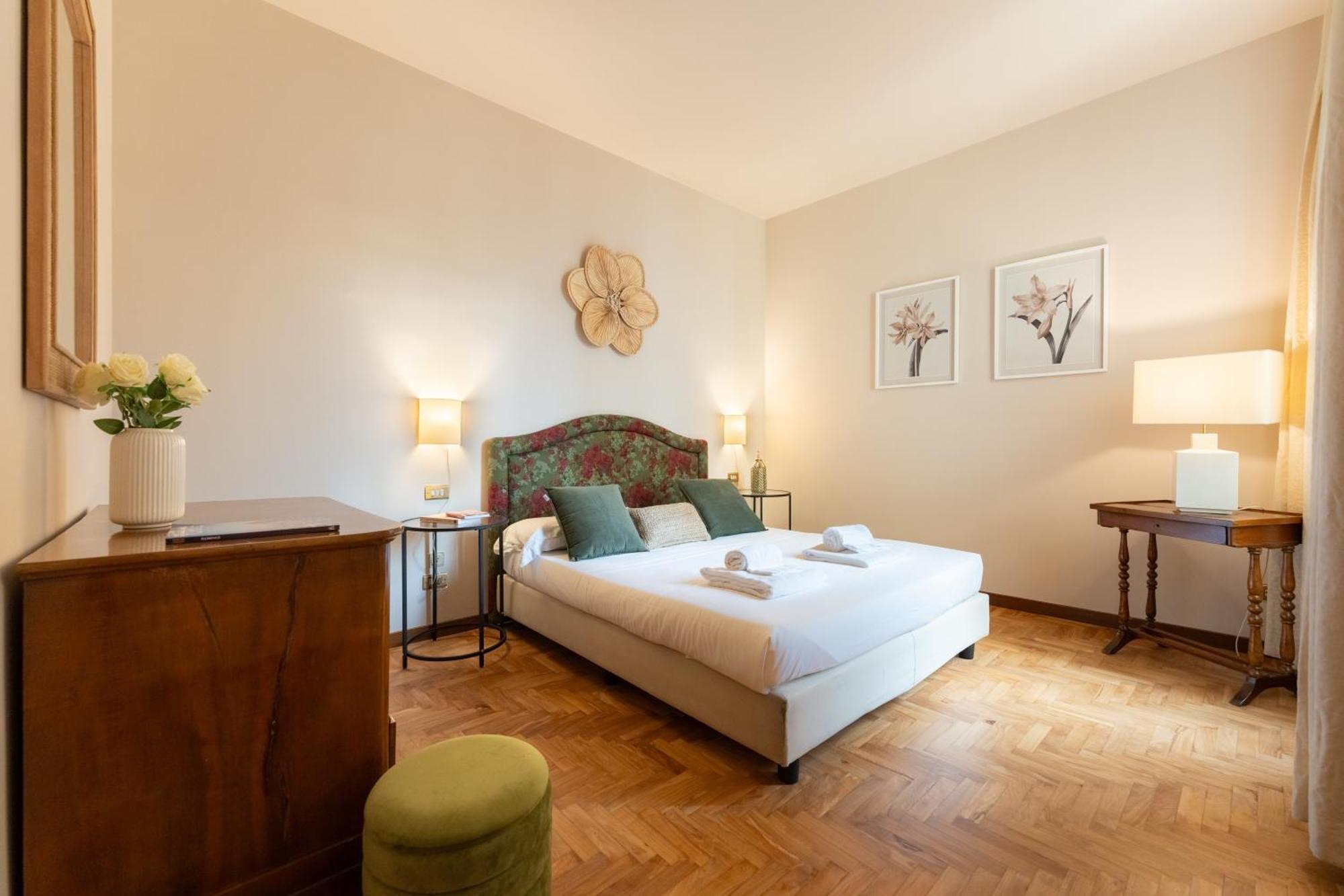 Via Panzani 16, 3th Floor - Antonella - Elegant & Spacious, 3-bedroom In Historic Center *