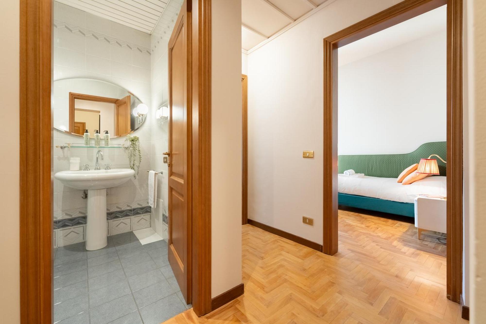 Apartment Via Panzani 16, 3th Floor - Antonella - Elegant & Spacious, 3-bedroom In Historic Center *