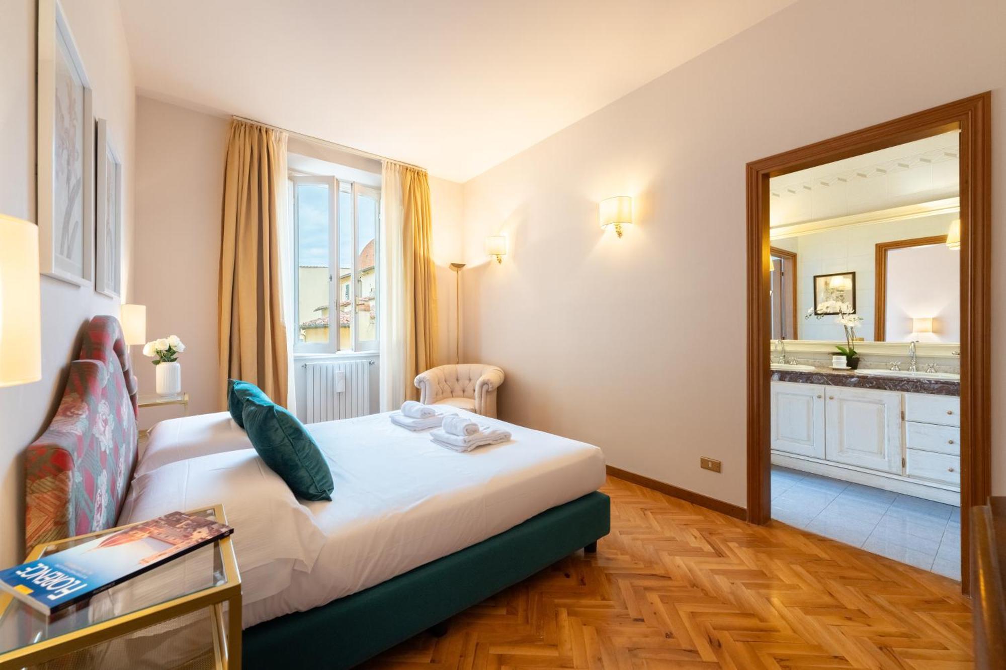 Apartment Via Panzani 16, 3th Floor - Antonella - Elegant & Spacious, 3-bedroom In Historic Center