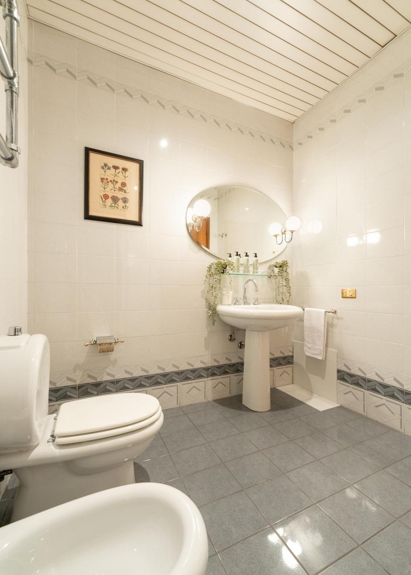 Via Panzani 16, 3th Floor - Antonella - Elegant & Spacious, 3-bedroom In Historic Center *
