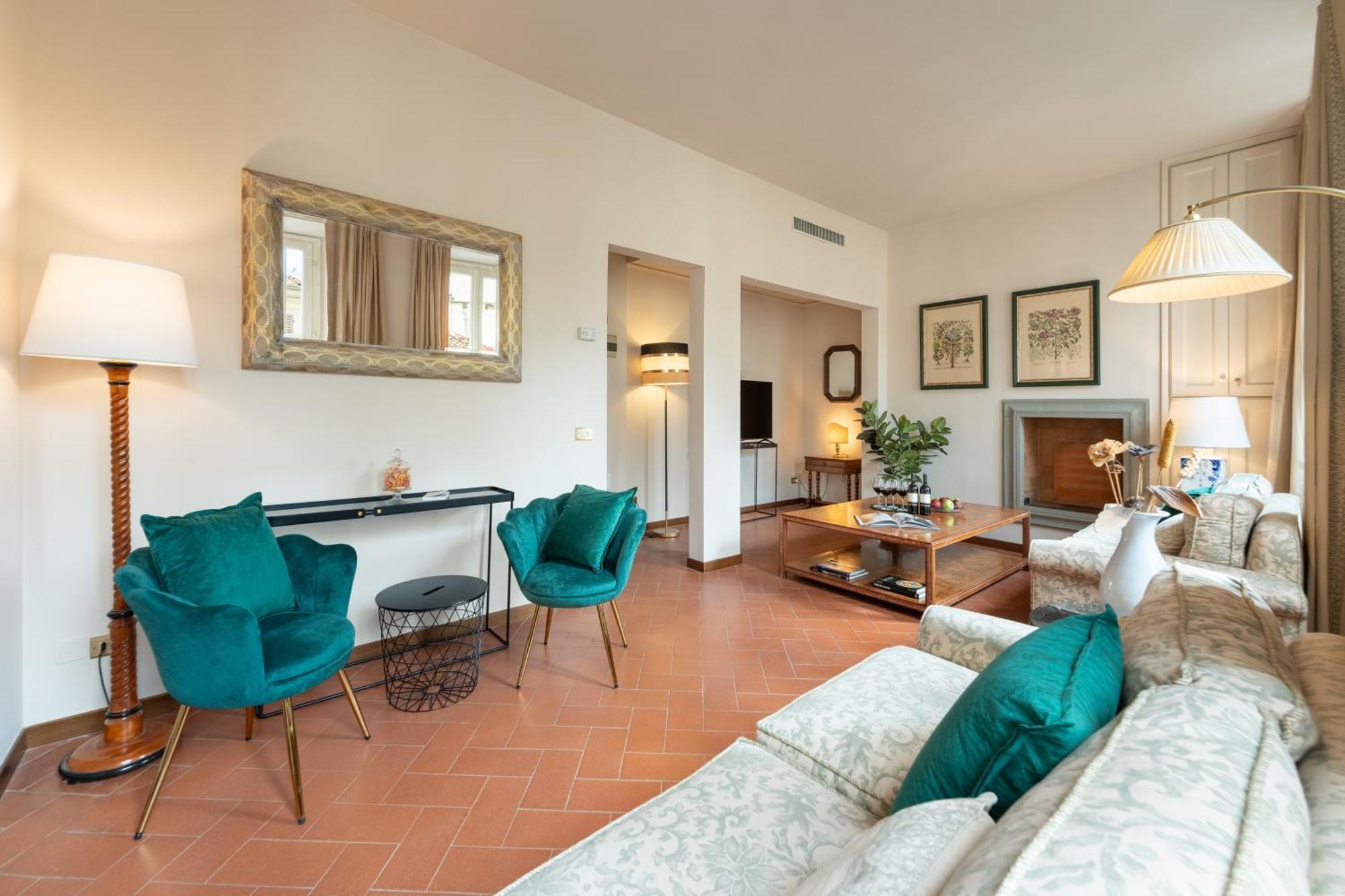 Via Panzani 16, 3th Floor - Antonella - Elegant & Spacious, 3-bedroom In Historic Center Florence