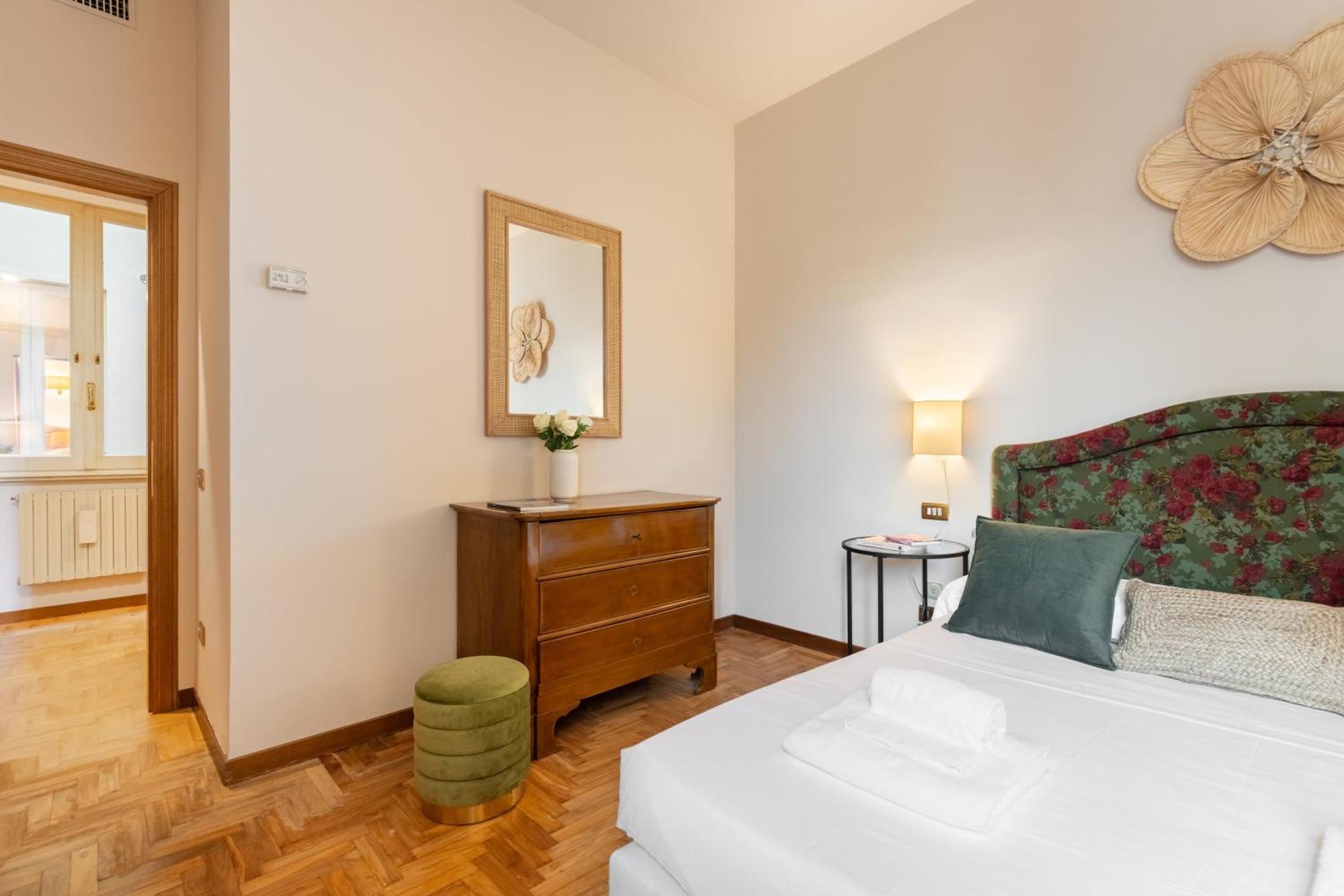 Via Panzani 16, 3th Floor - Antonella - Elegant & Spacious, 3-bedroom In Historic Center *