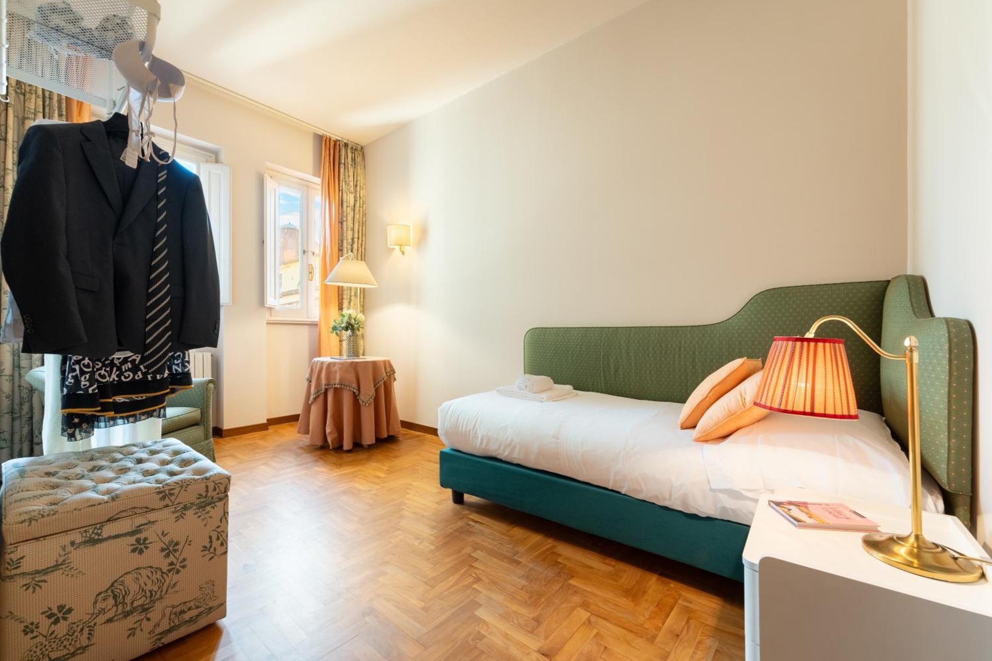 Via Panzani 16, 3th Floor - Antonella - Elegant & Spacious, 3-bedroom In Historic Center Florence