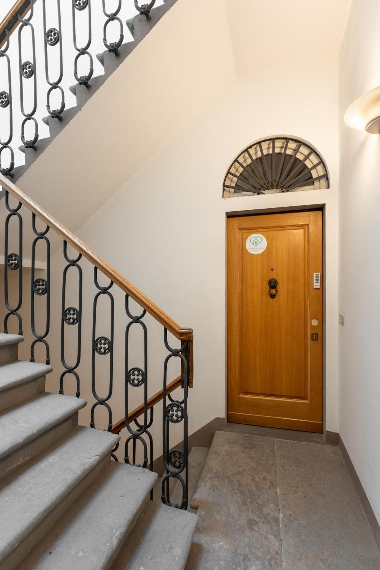 Via Panzani 16, 3th Floor - Antonella - Elegant & Spacious, 3-bedroom In Historic Center * Florence
