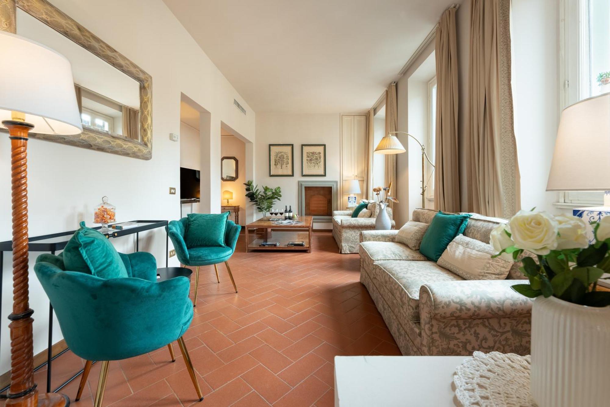 Via Panzani 16, 3th Floor - Antonella - Elegant & Spacious, 3-bedroom In Historic Center Apartment *
