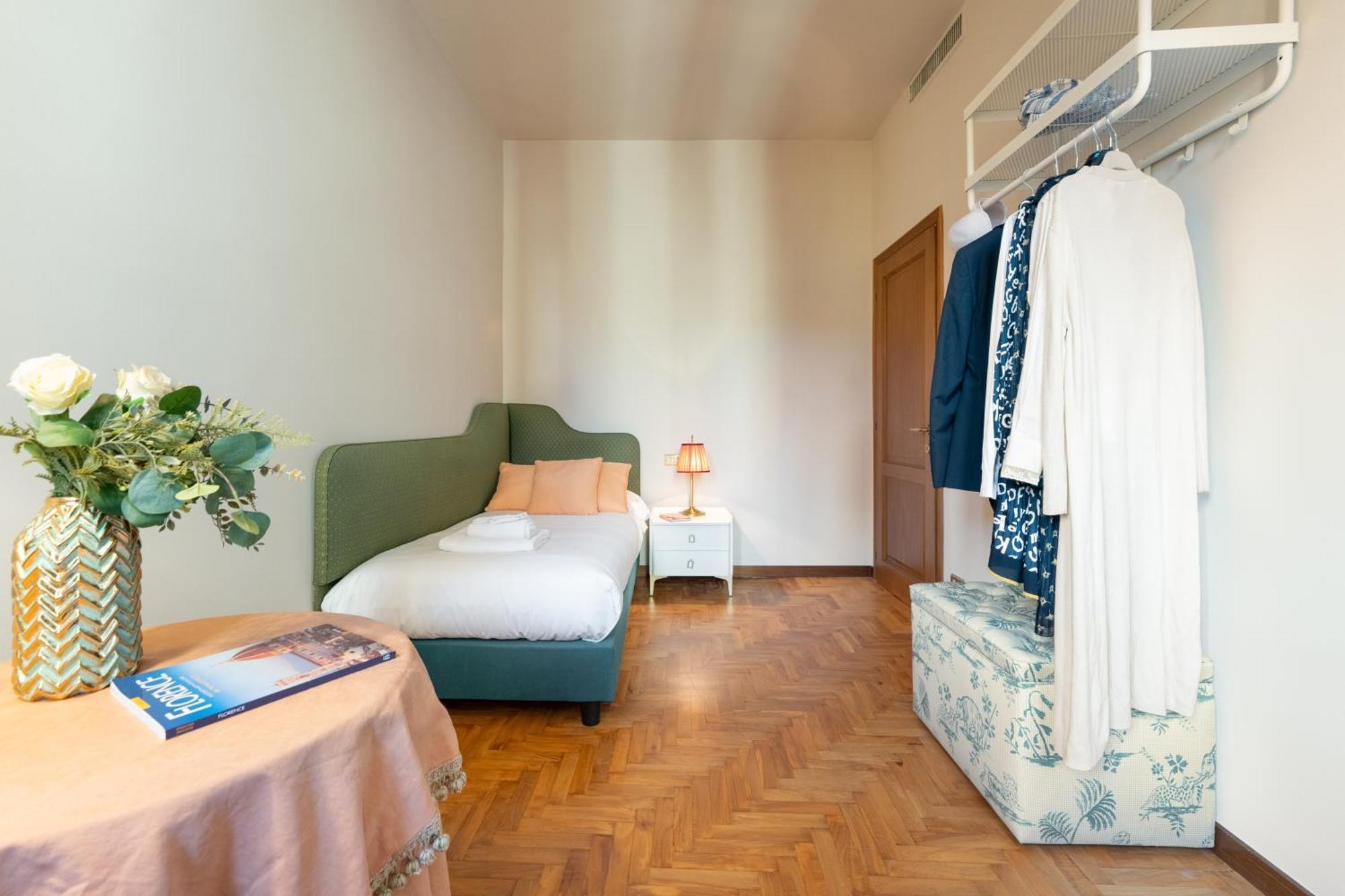 Apartment Via Panzani 16, 3th Floor - Antonella - Elegant & Spacious, 3-bedroom In Historic Center *