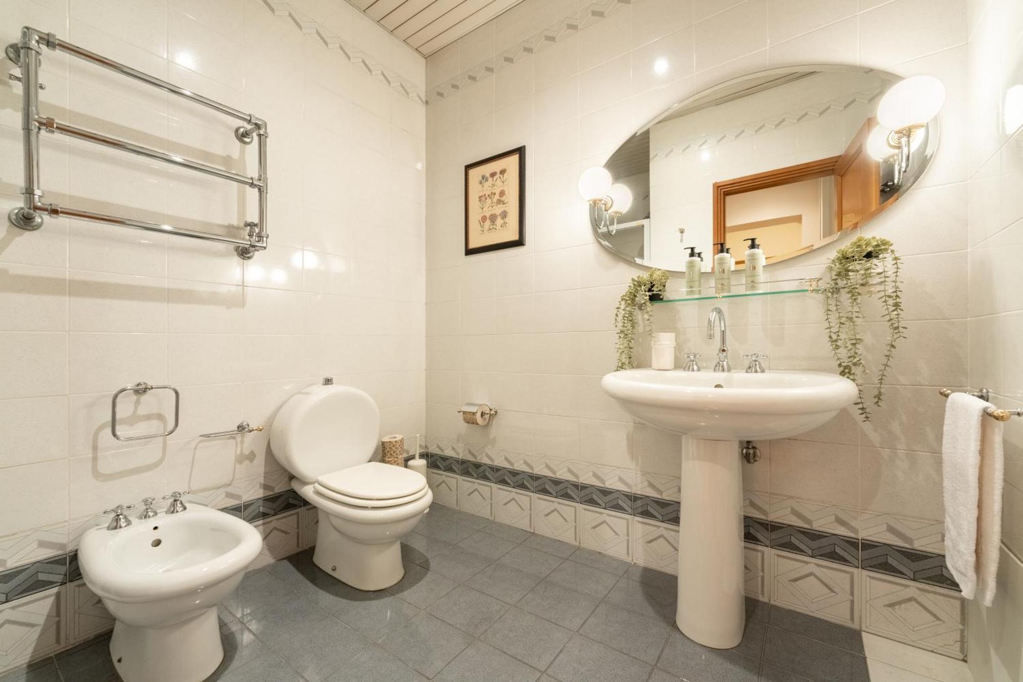 Via Panzani 16, 3th Floor - Antonella - Elegant & Spacious, 3-bedroom In Historic Center *