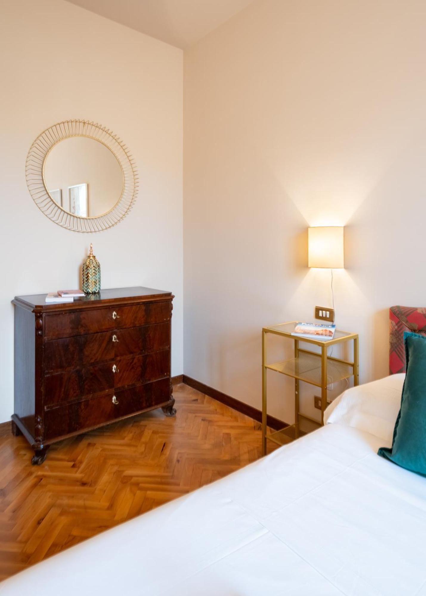 Via Panzani 16, 3th Floor - Antonella - Elegant & Spacious, 3-bedroom In Historic Center Florence