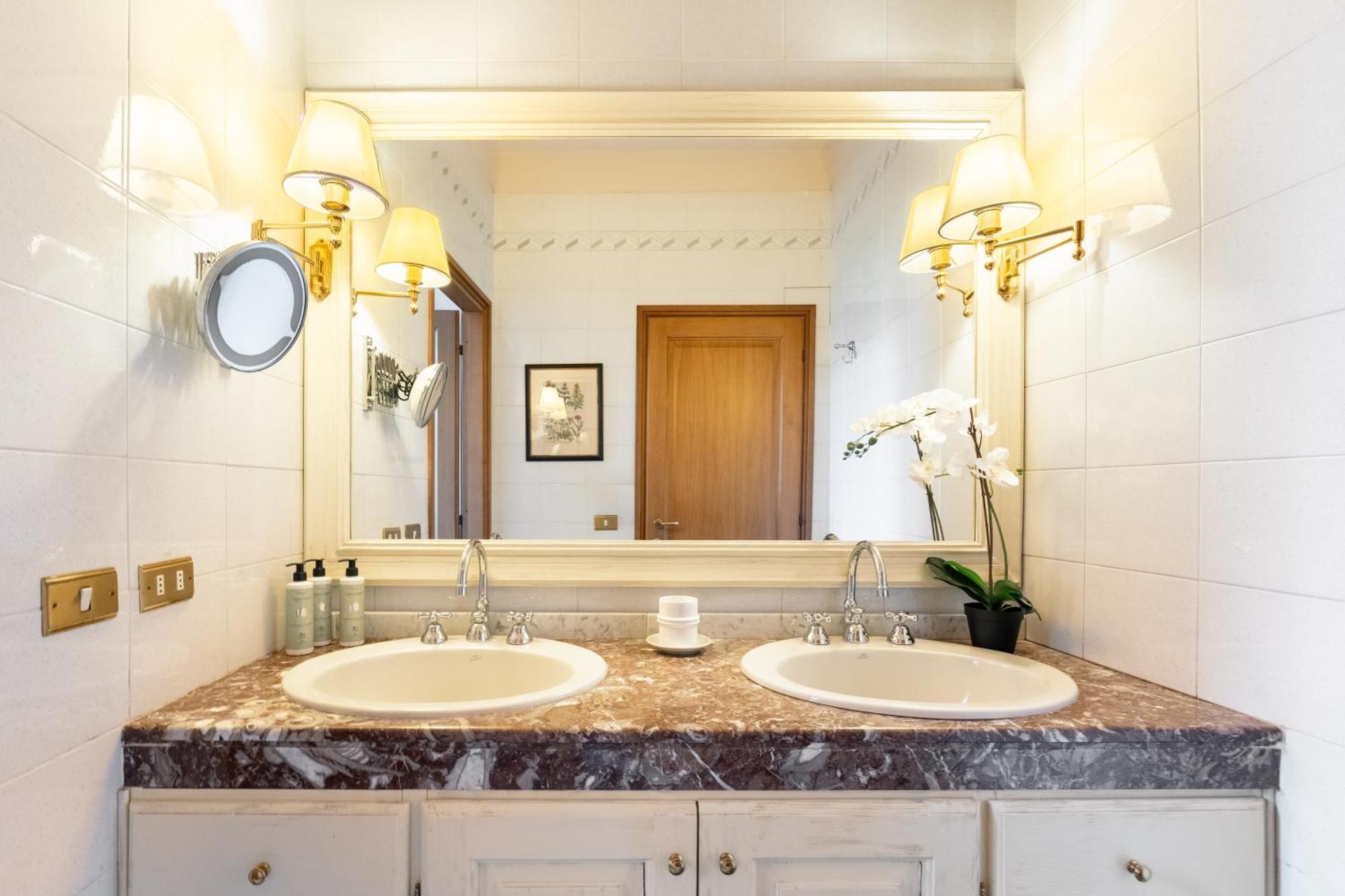 Via Panzani 16, 3th Floor - Antonella - Elegant & Spacious, 3-bedroom In Historic Center Apartment Florence