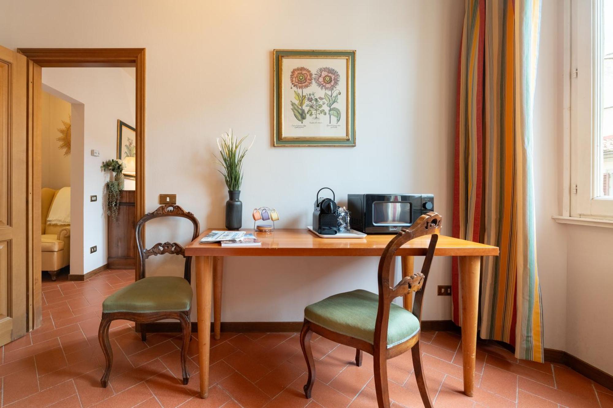 Via Panzani 16, 3th Floor - Antonella - Elegant & Spacious, 3-bedroom In Historic Center Florence